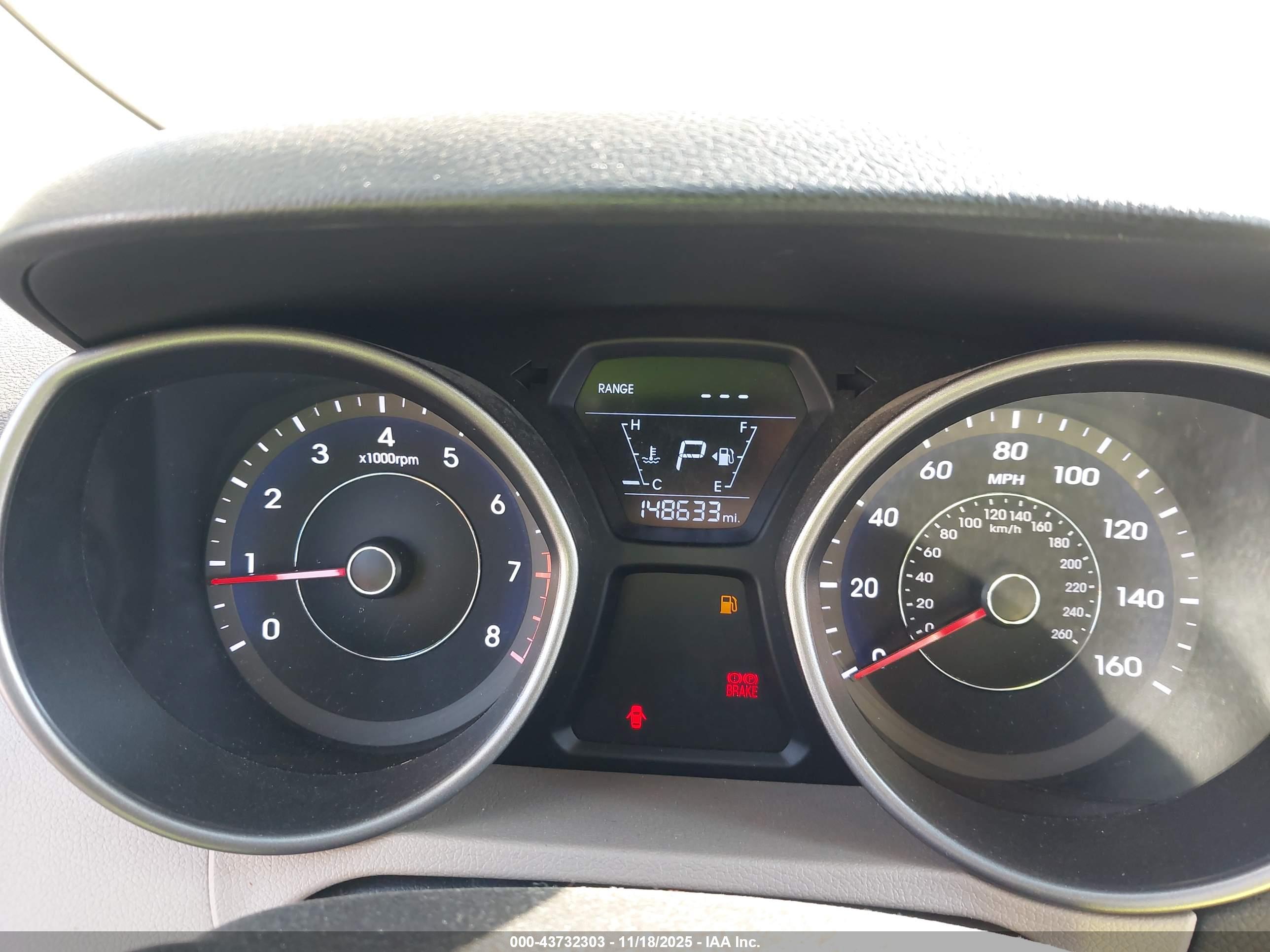 HYUNDAI ELANTRA image 7