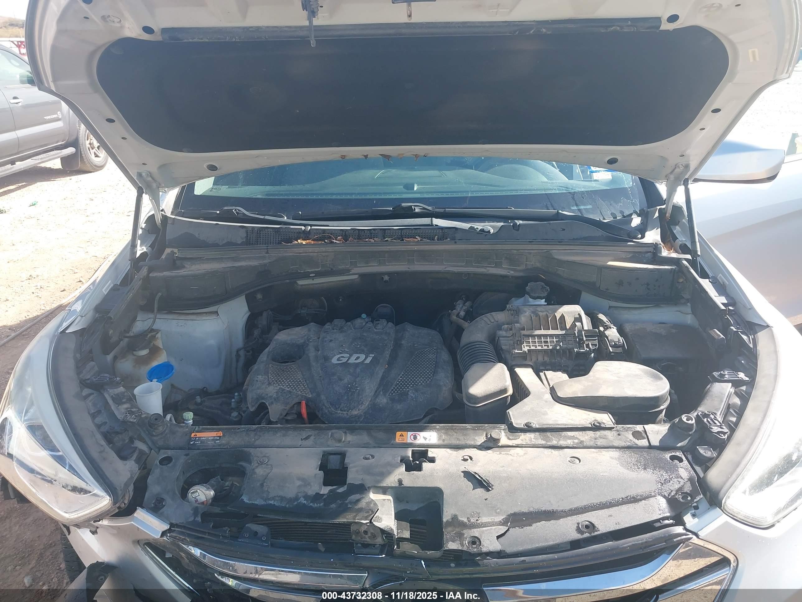 HYUNDAI SANTA image 10