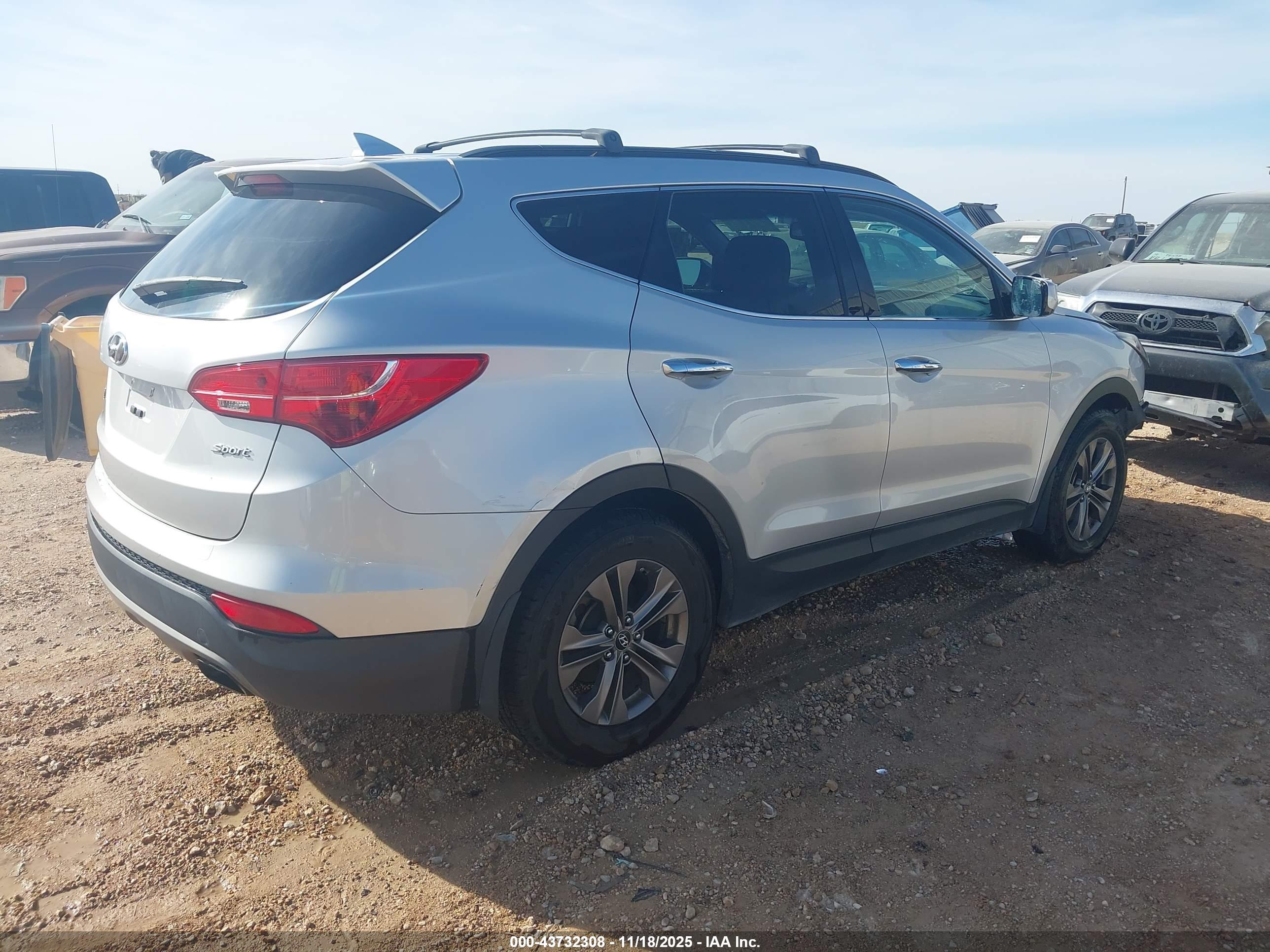 HYUNDAI SANTA image 4