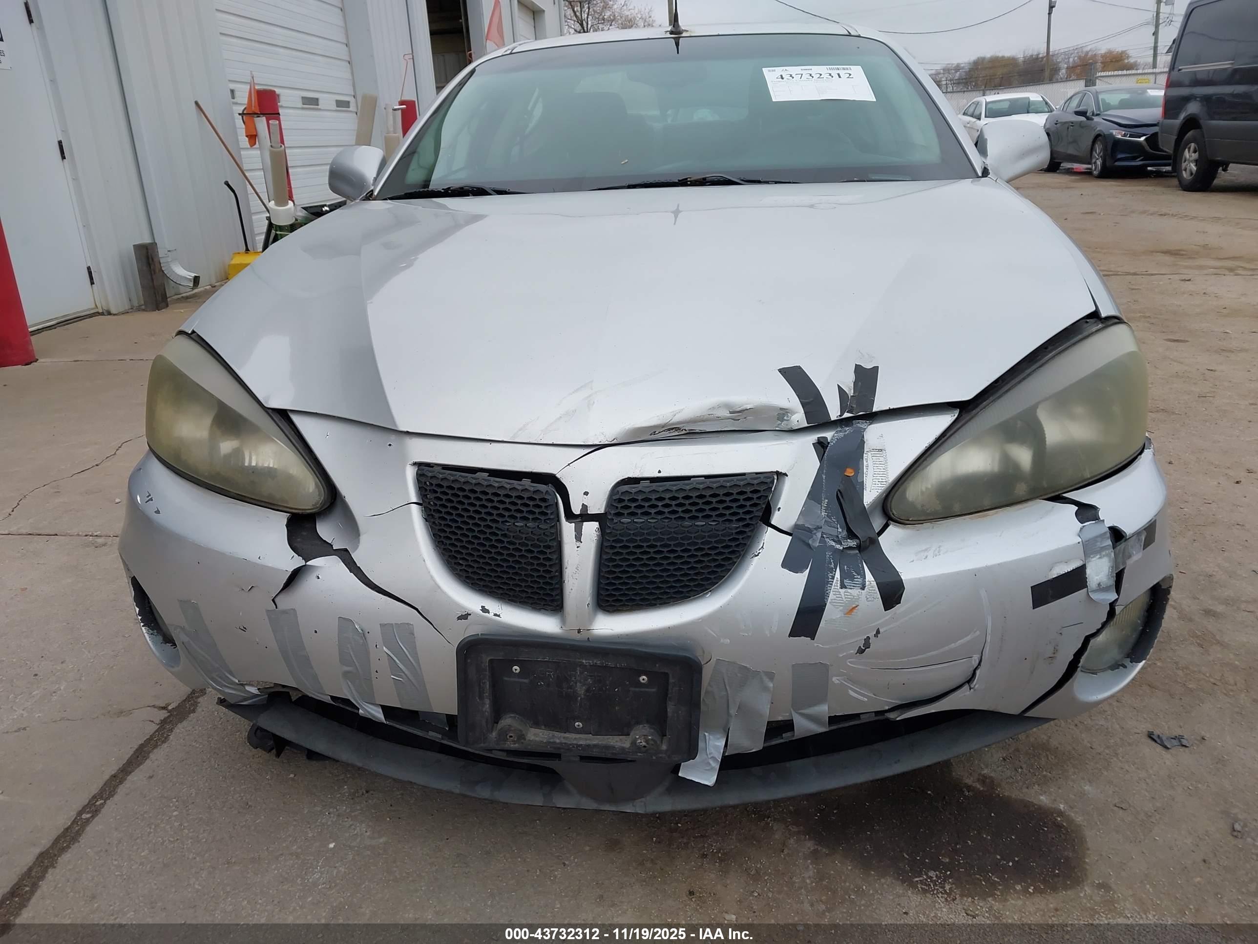 PONTIAC GRAND image 6