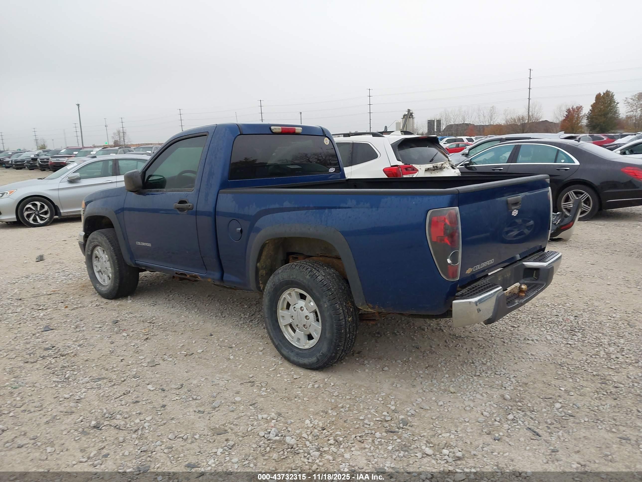 CHEVROLET COLORADO image 3