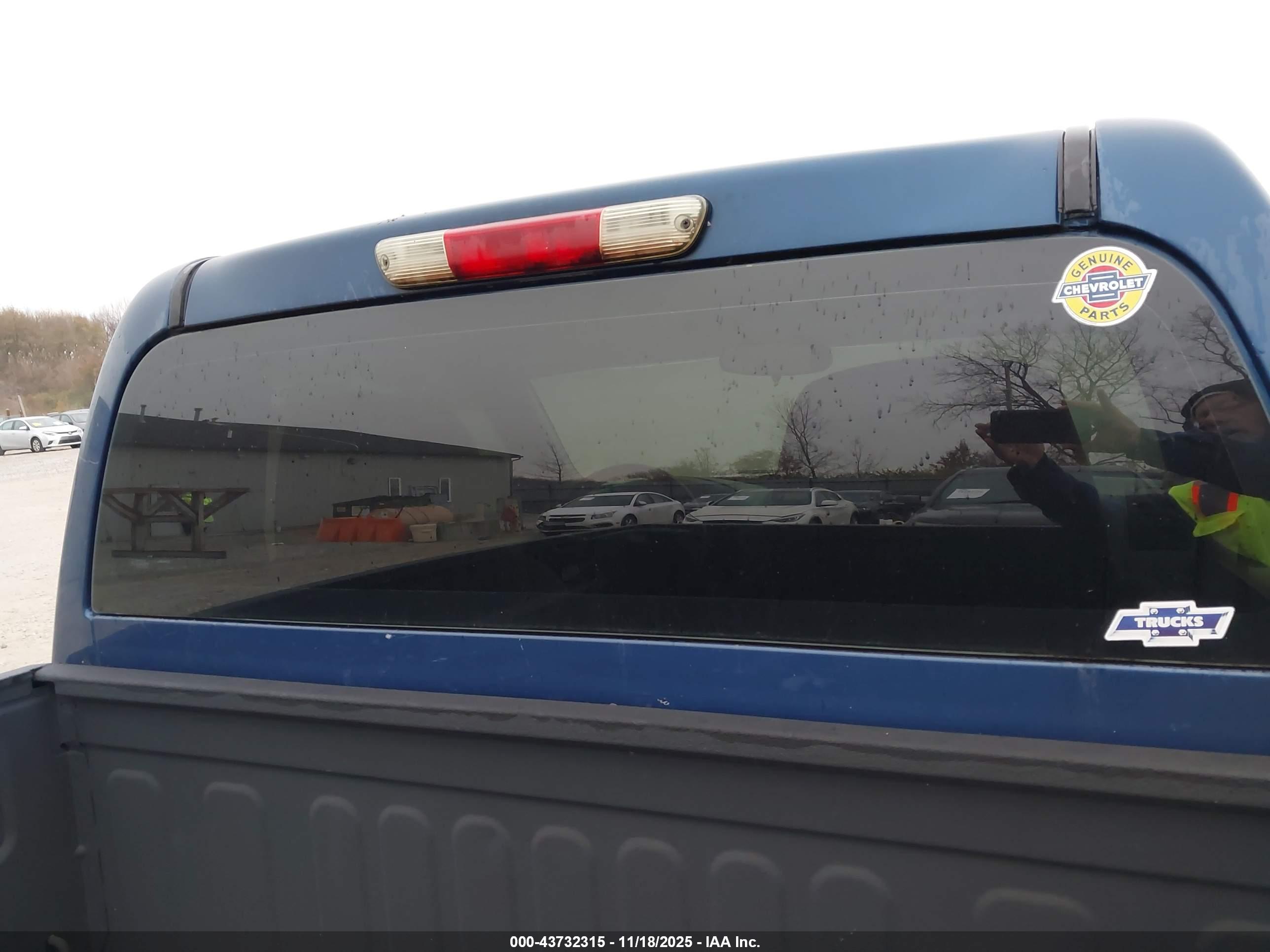 CHEVROLET COLORADO image 8