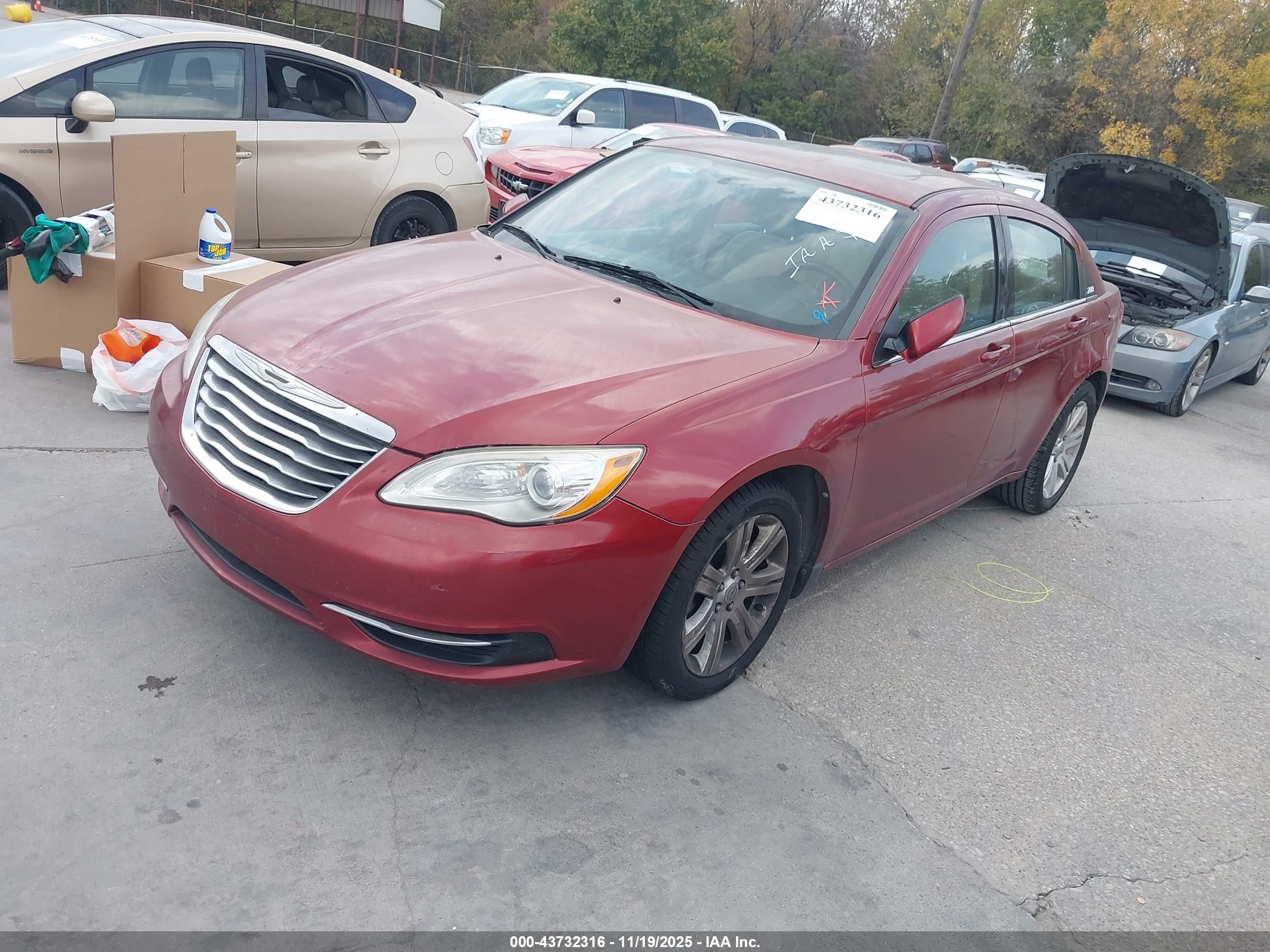 CHRYSLER 200 image 2