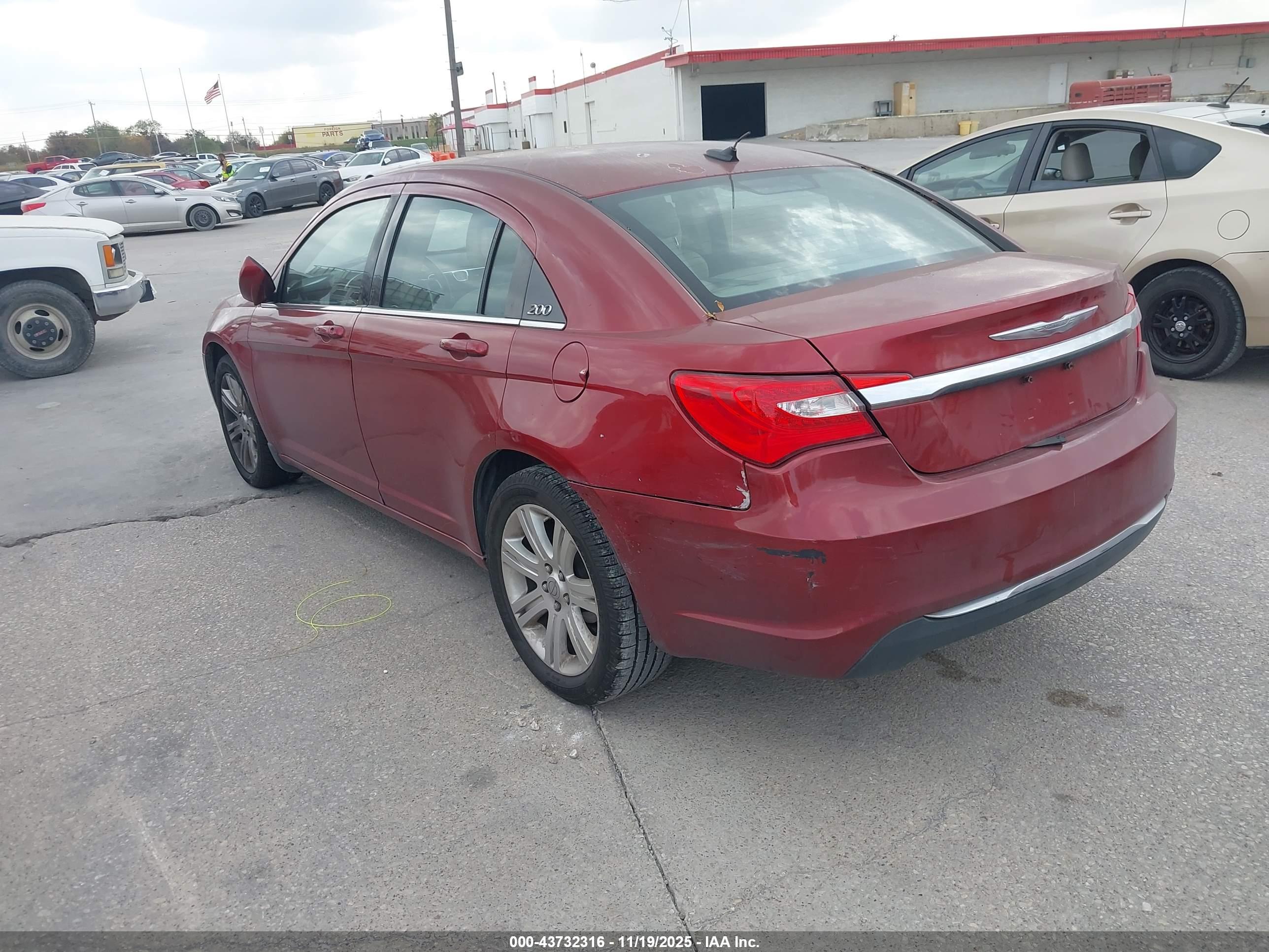 CHRYSLER 200 image 3