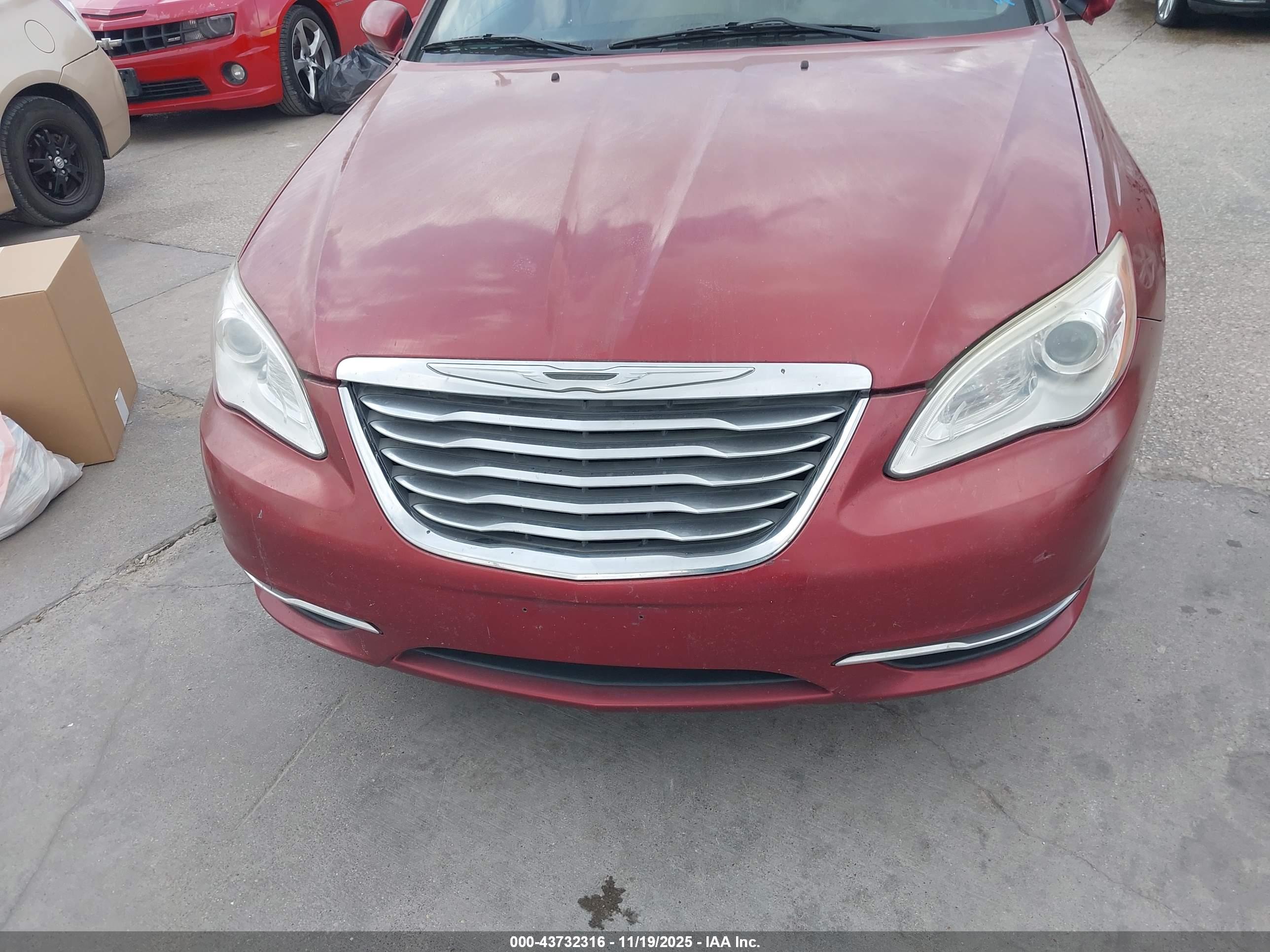 CHRYSLER 200 image 6
