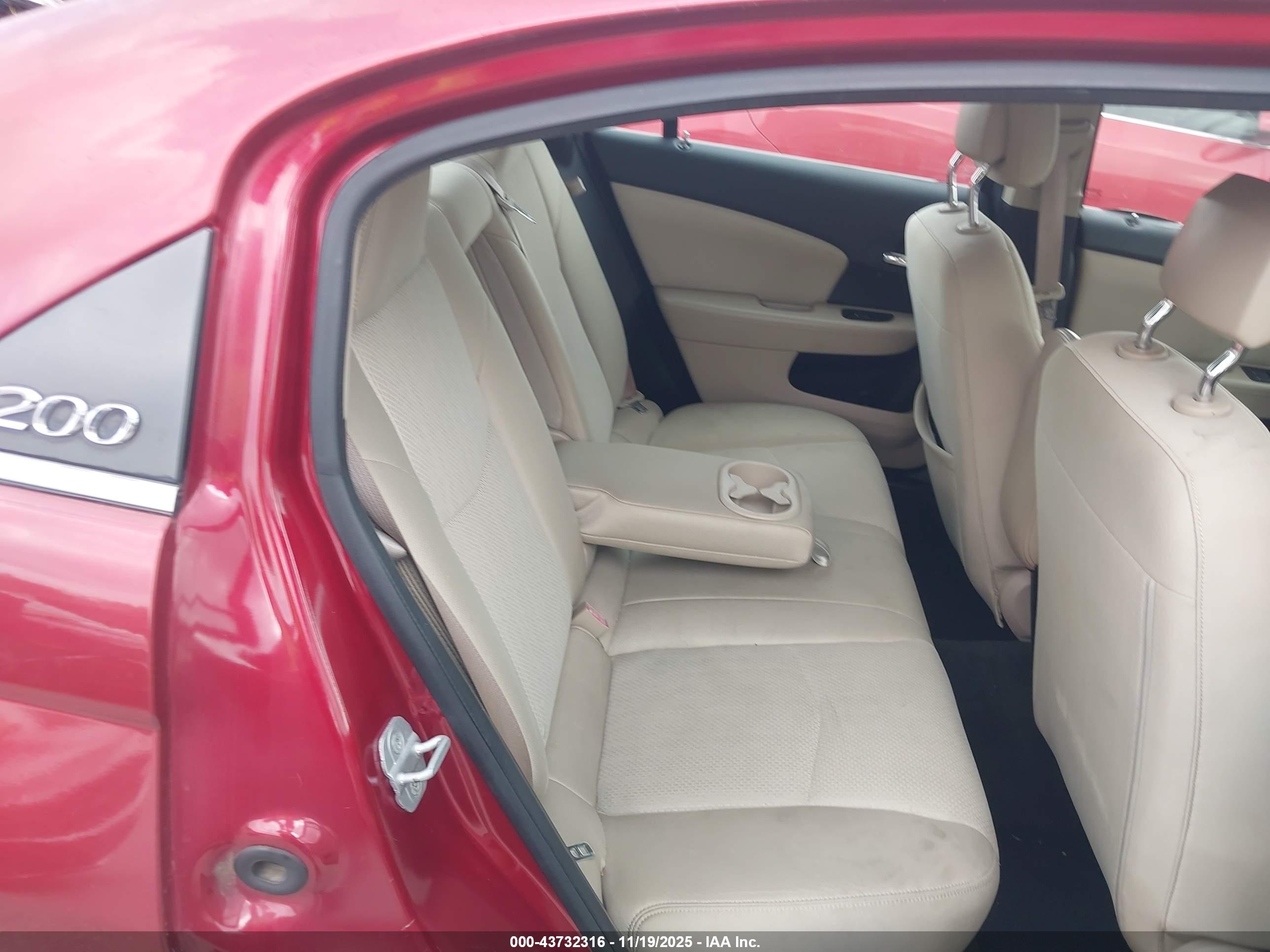 CHRYSLER 200 image 8