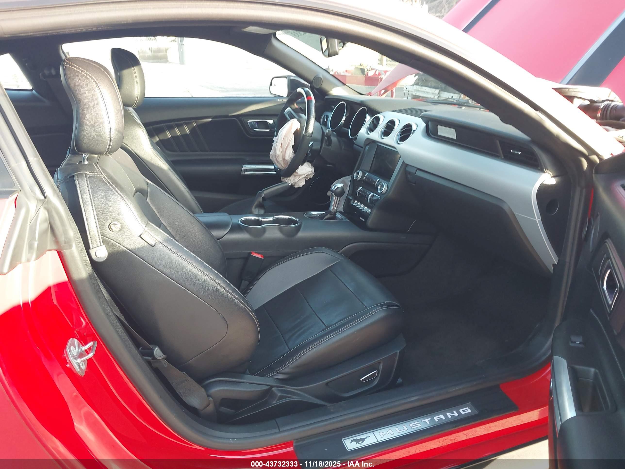 FORD MUSTANG image 5