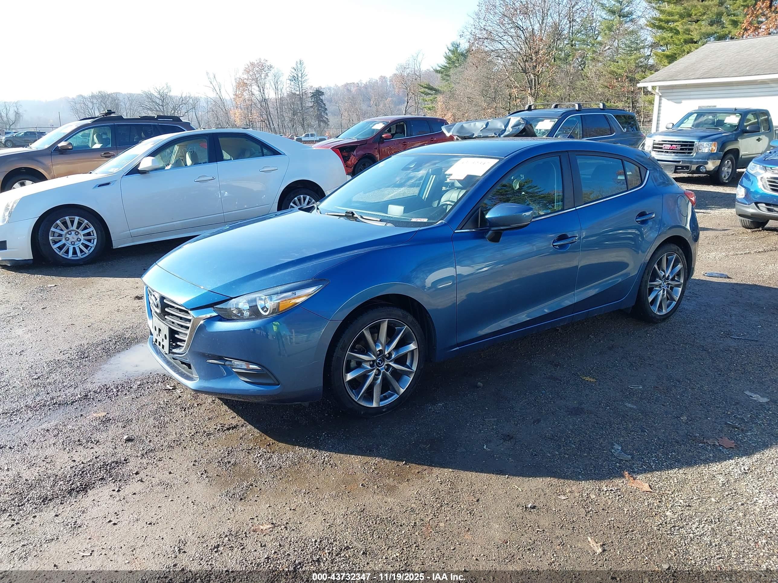 MAZDA MAZDA3 image 2
