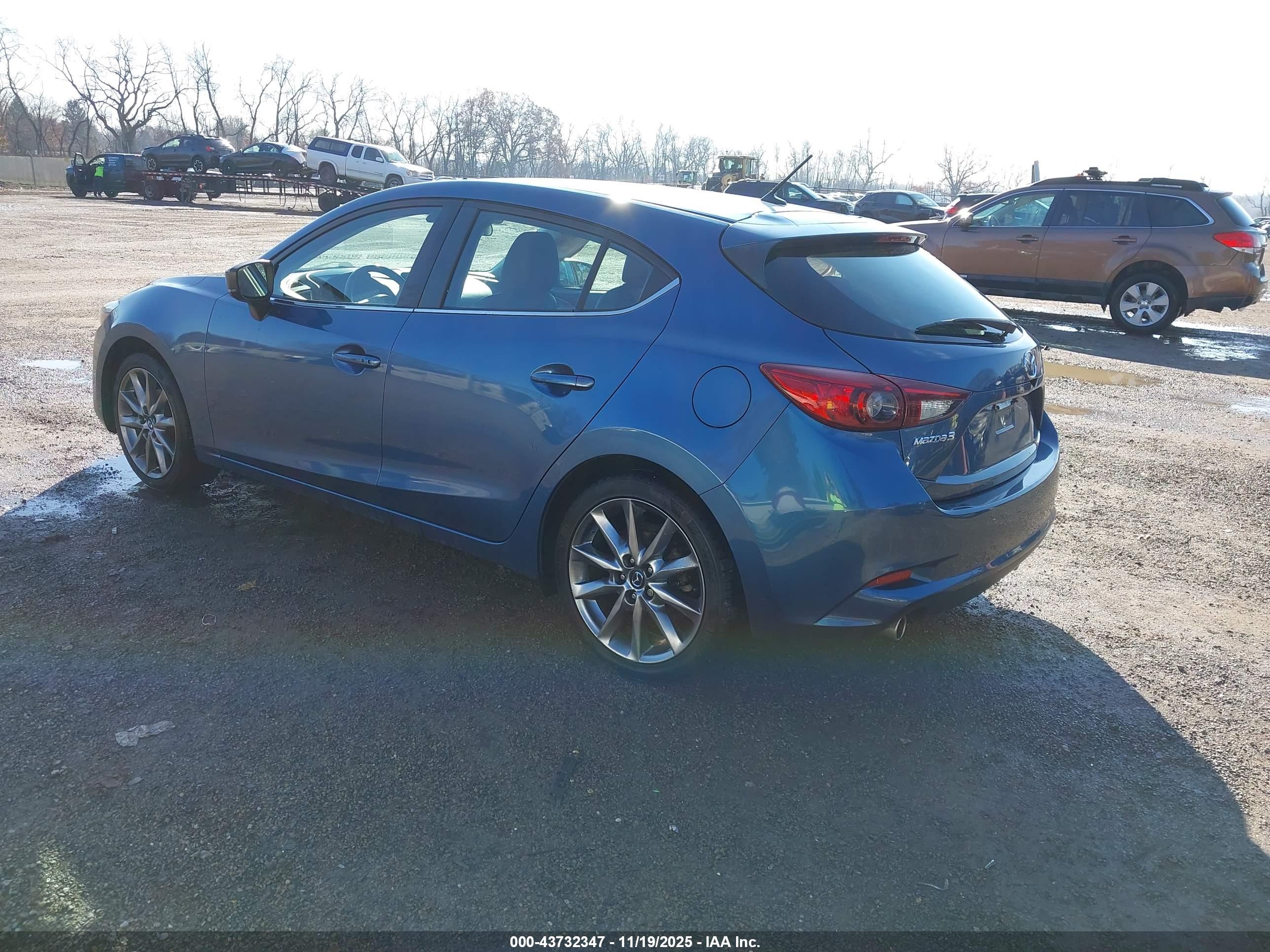 MAZDA MAZDA3 image 3