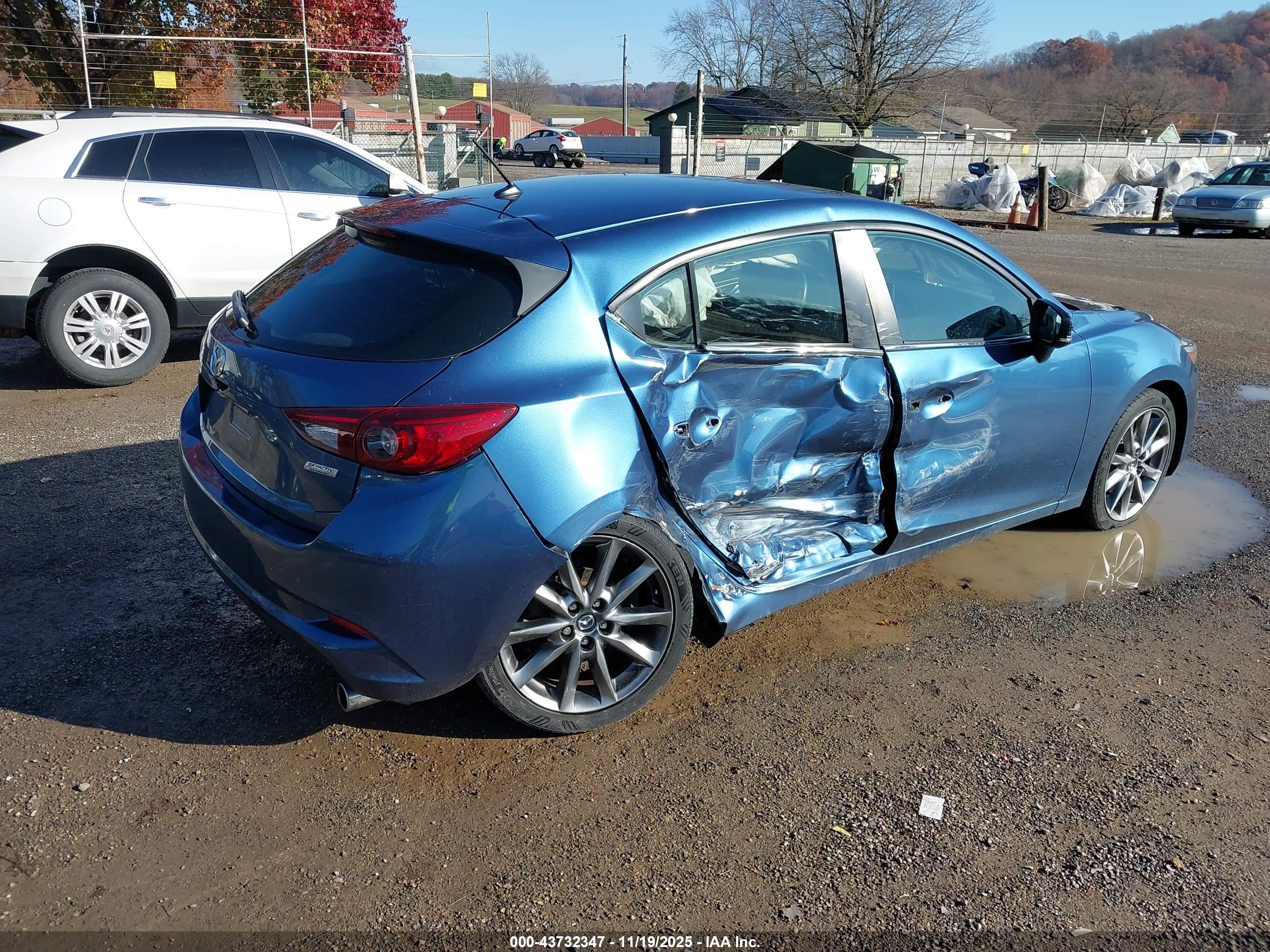 MAZDA MAZDA3 image 4