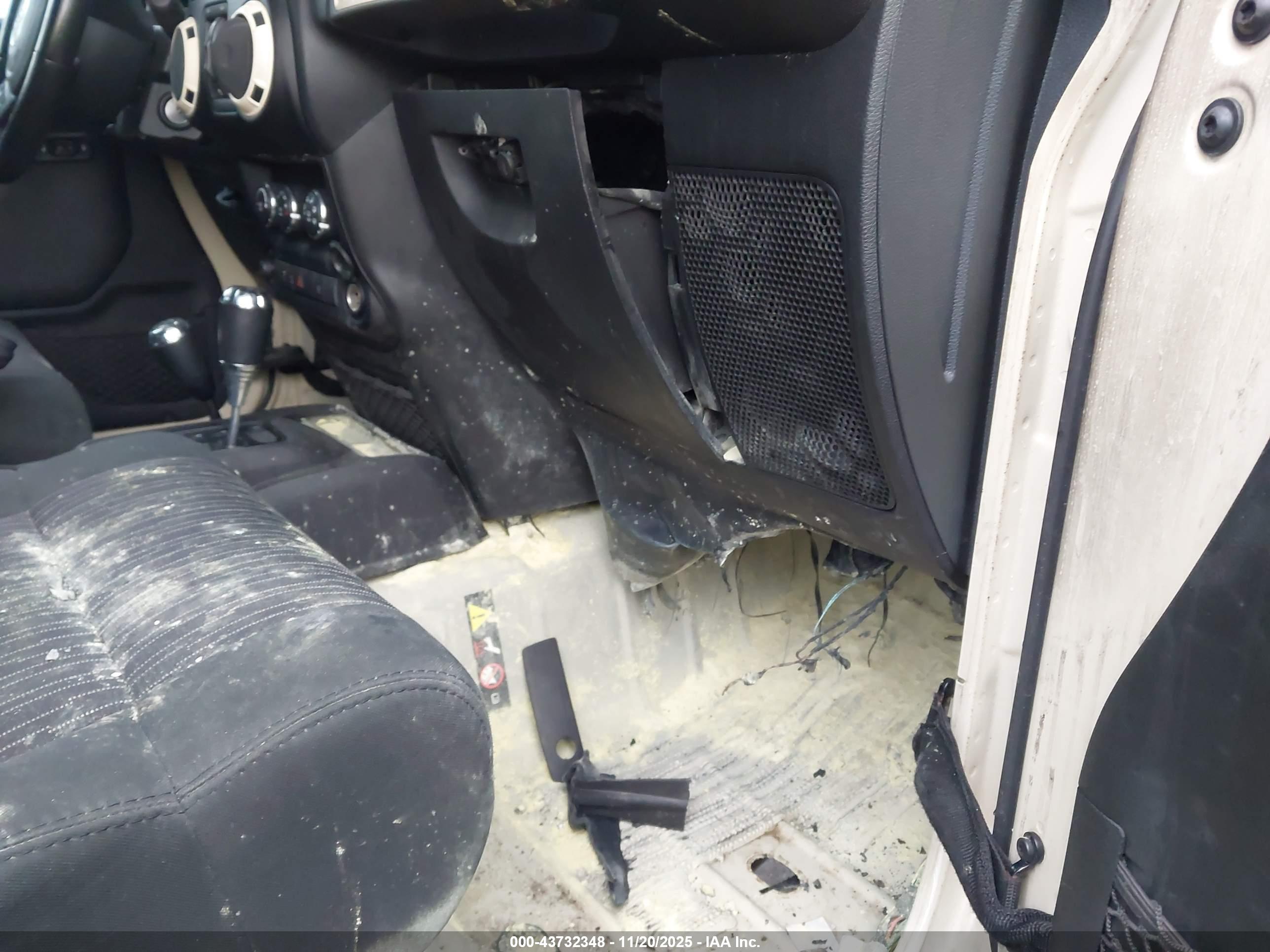 JEEP WRANGLER image 6