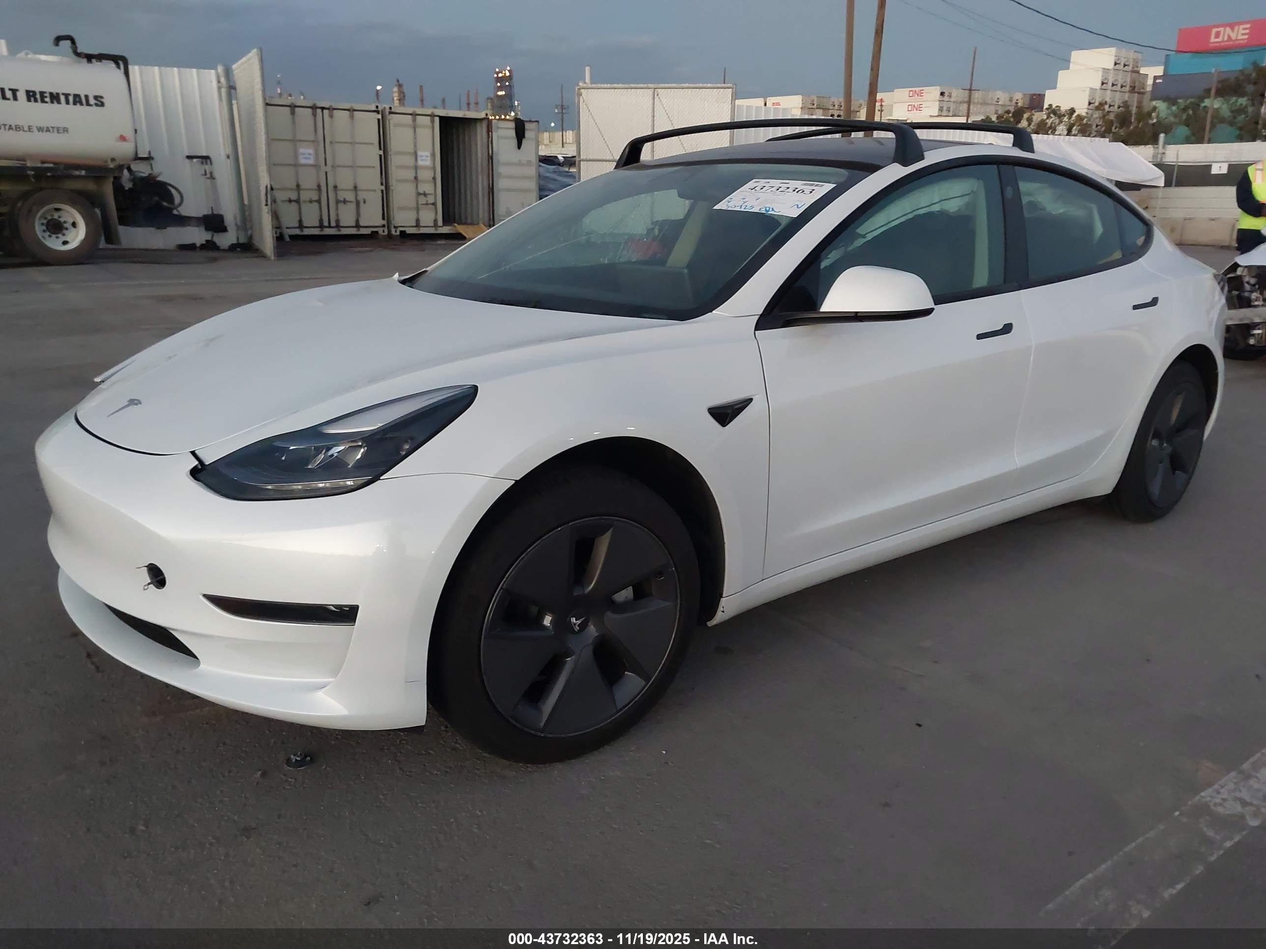 TESLA MODEL image 2