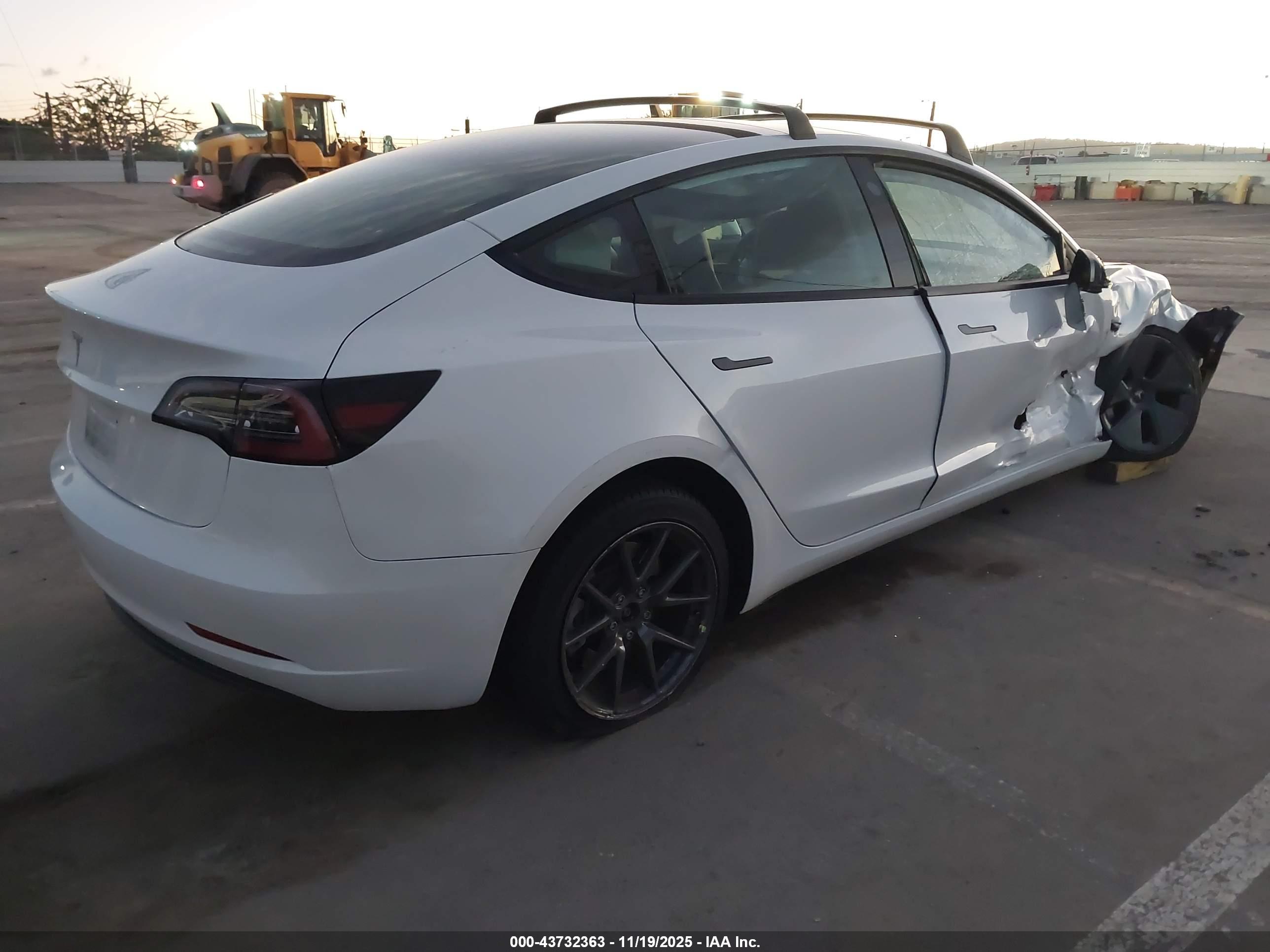 TESLA MODEL image 4
