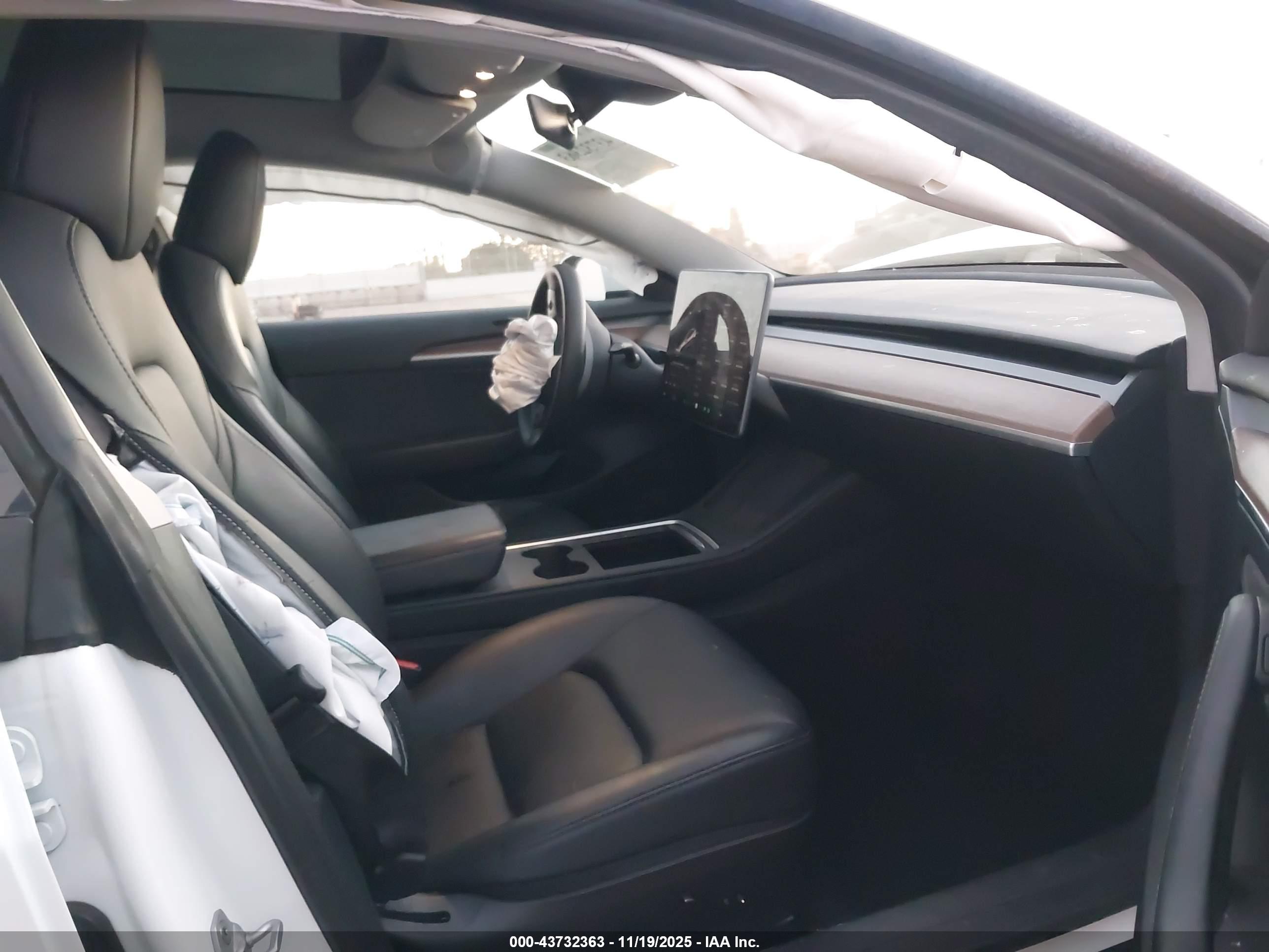 TESLA MODEL image 5