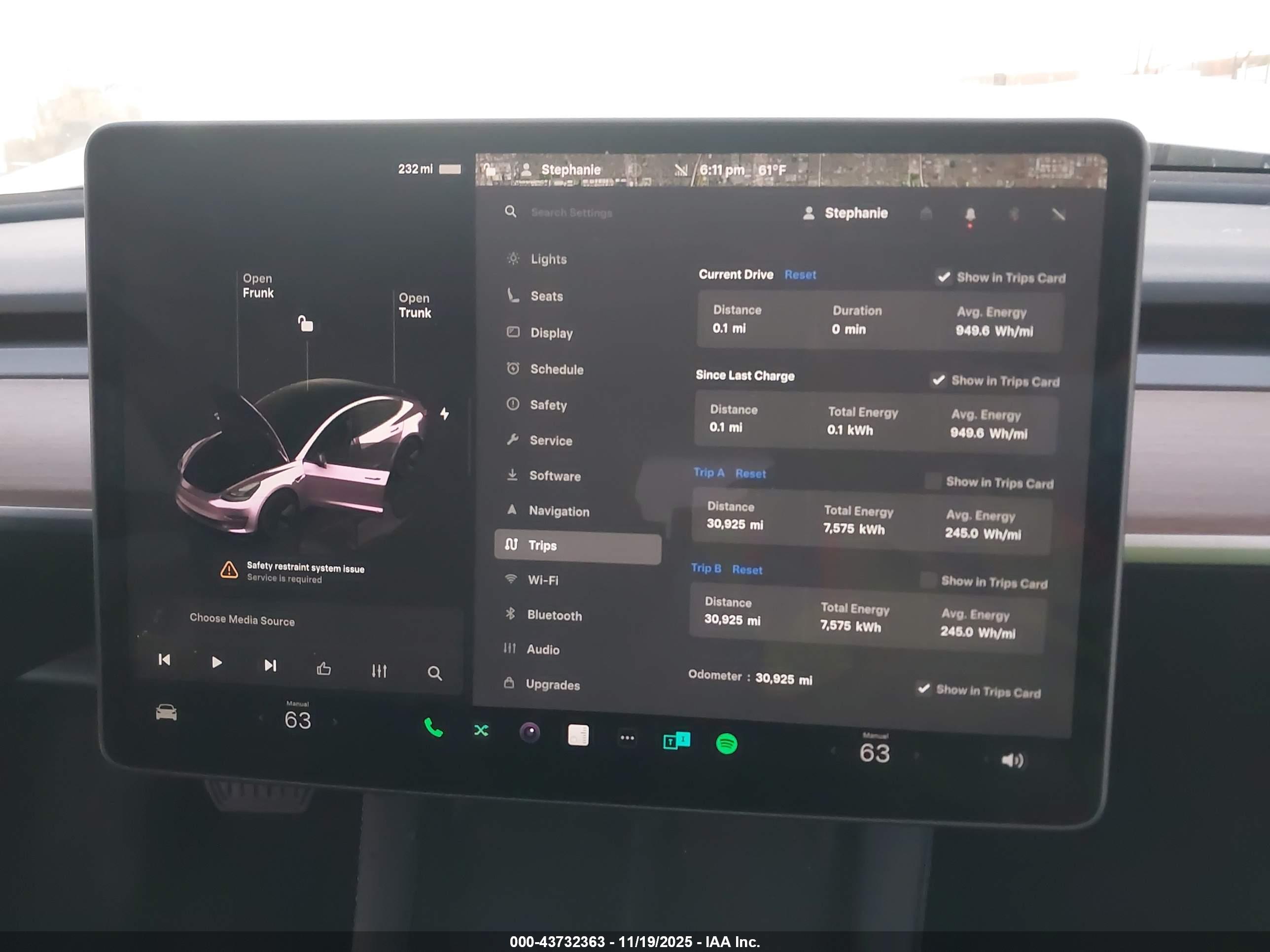 TESLA MODEL image 7