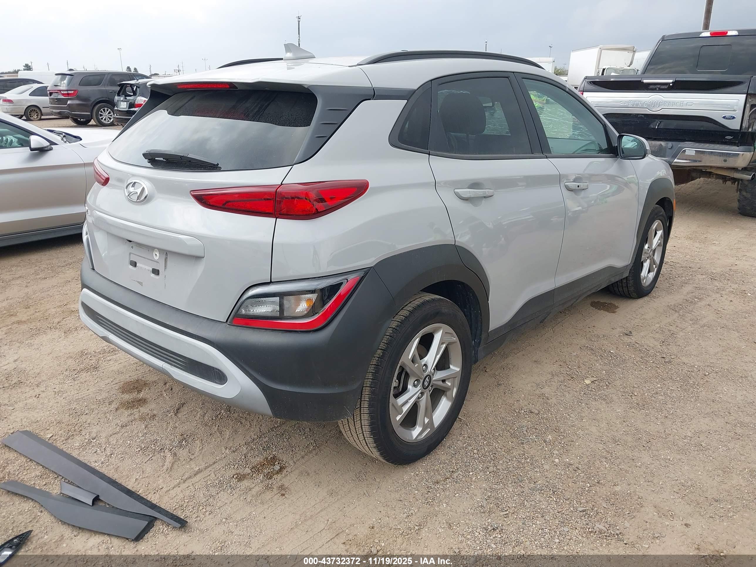 HYUNDAI KONA image 4