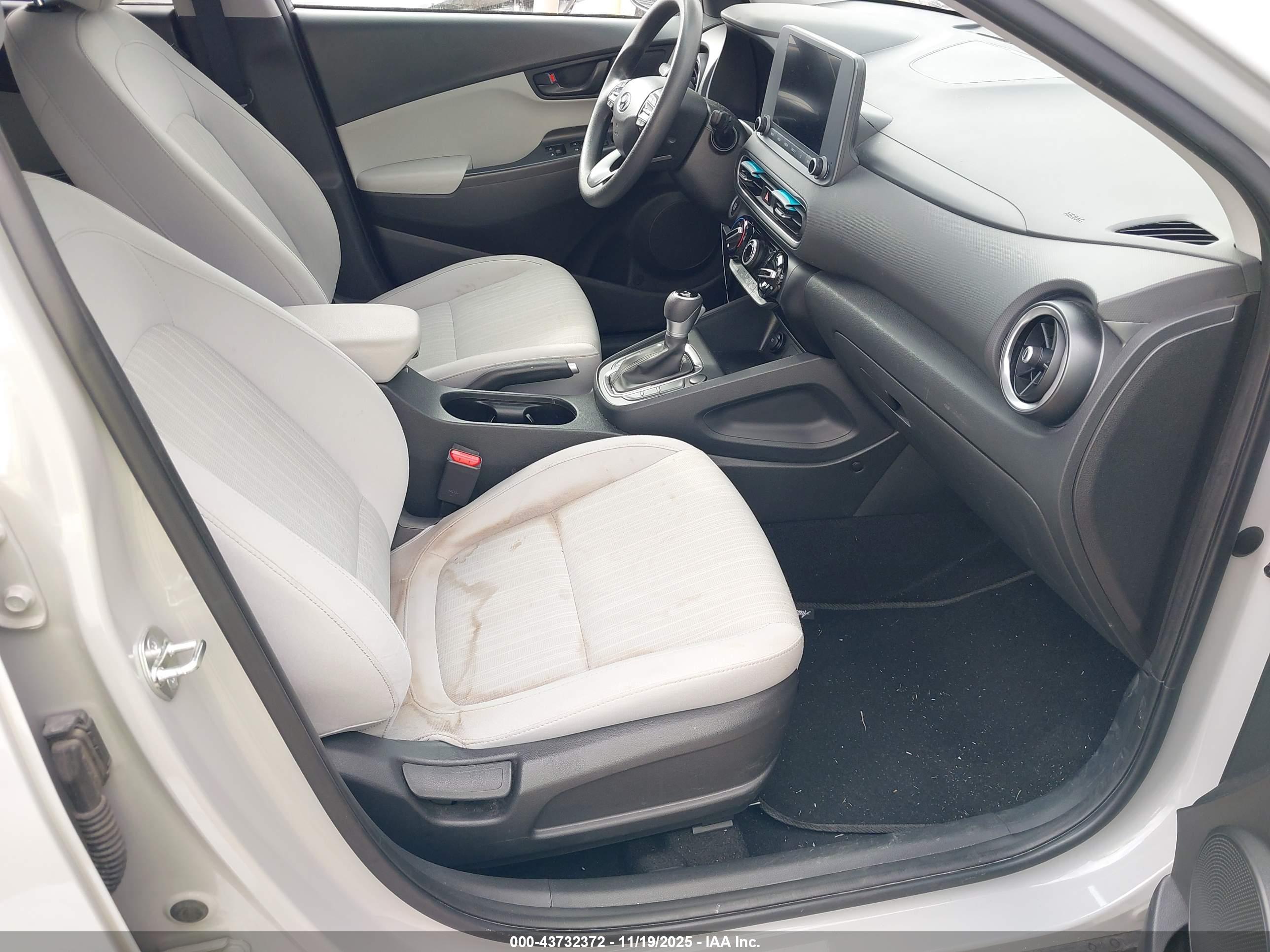 HYUNDAI KONA image 5