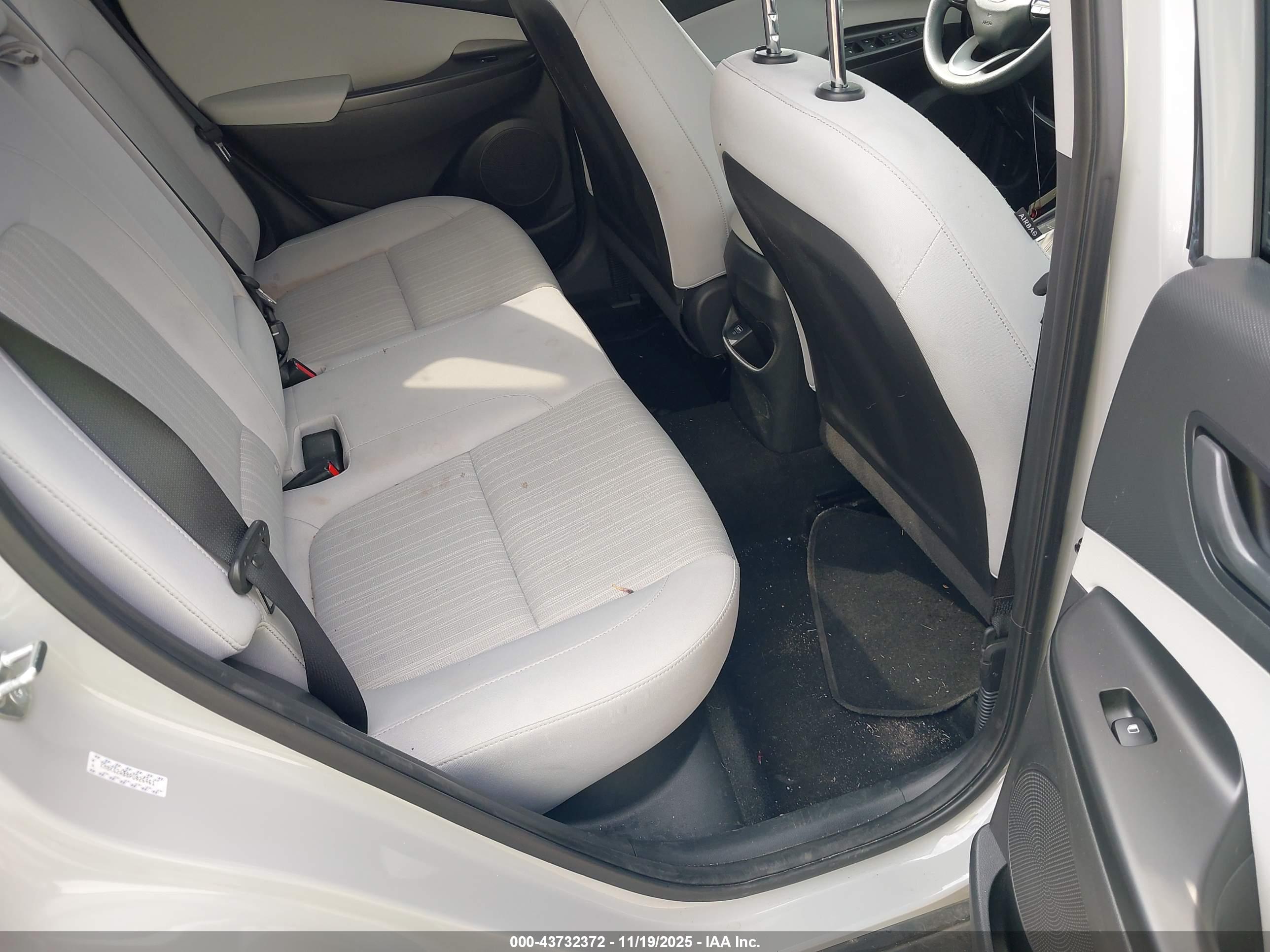 HYUNDAI KONA image 8