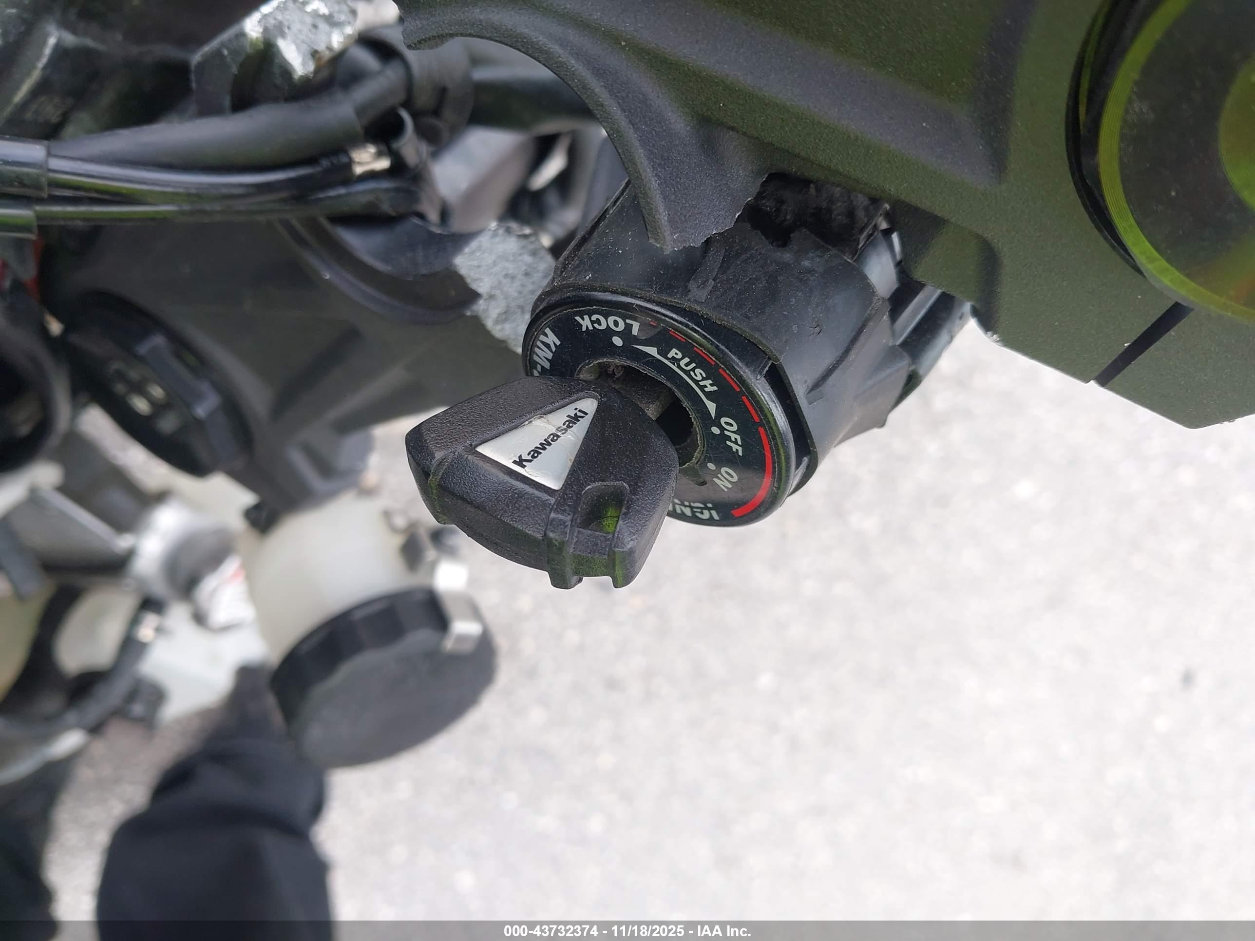 KAWASAKI ZX636 image 11