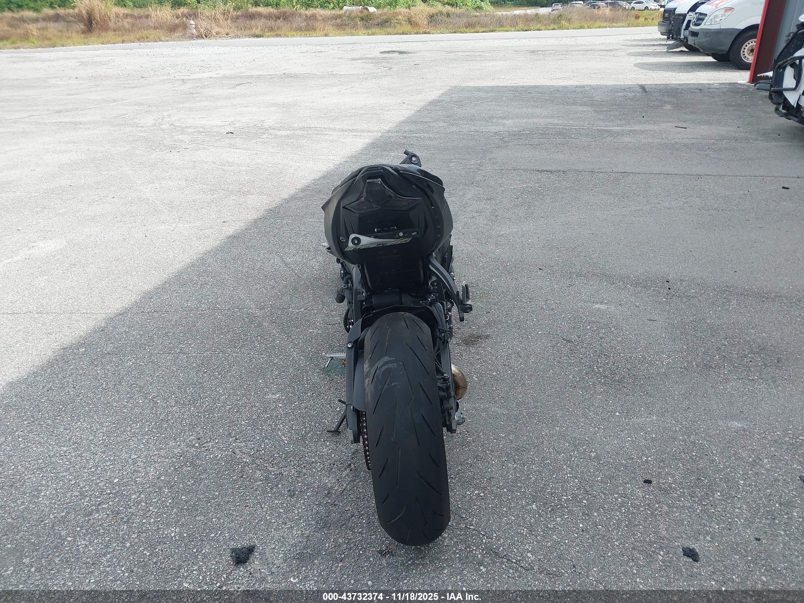 KAWASAKI ZX636 image 6
