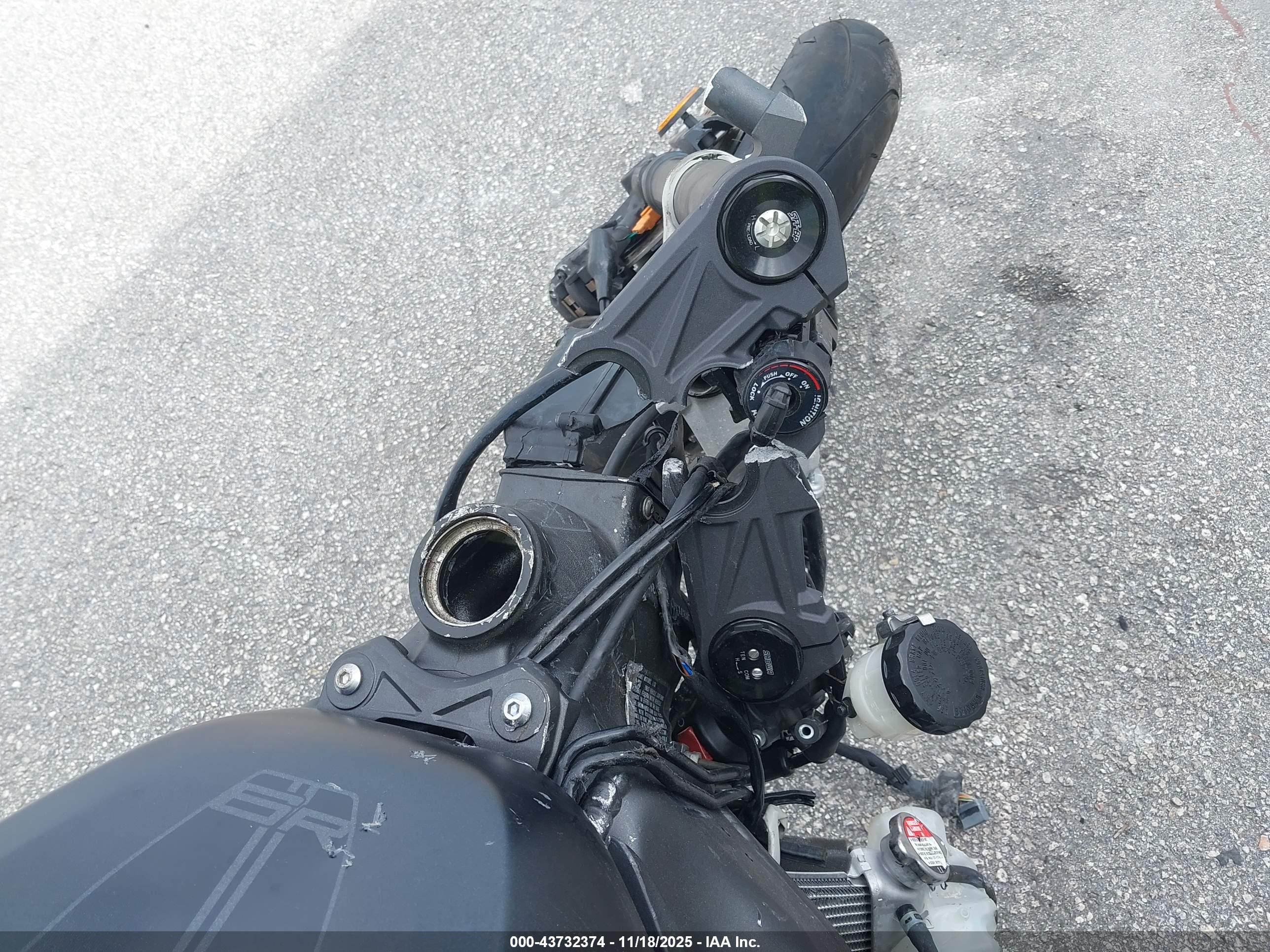 KAWASAKI ZX636 image 7