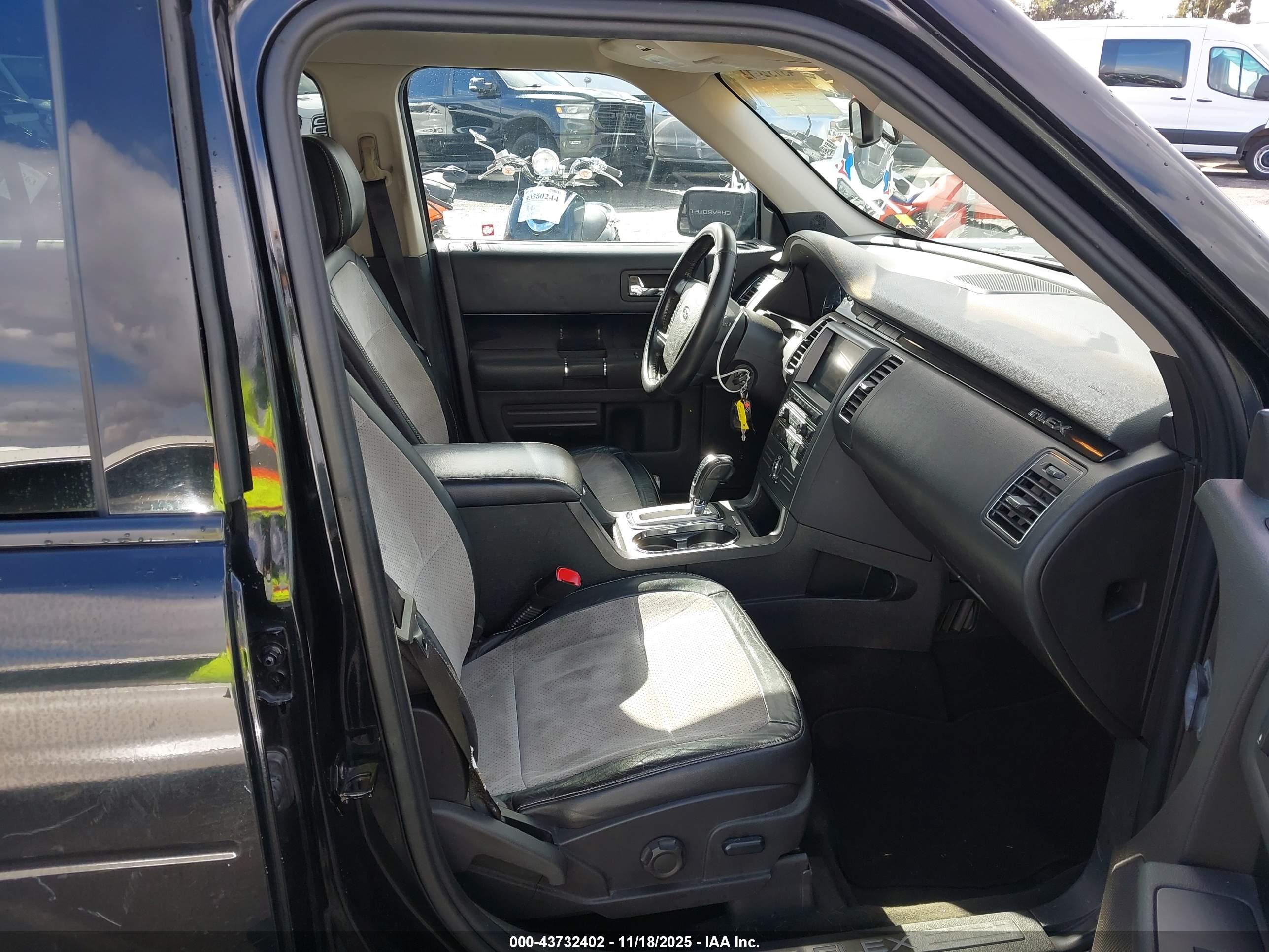 FORD FLEX image 5