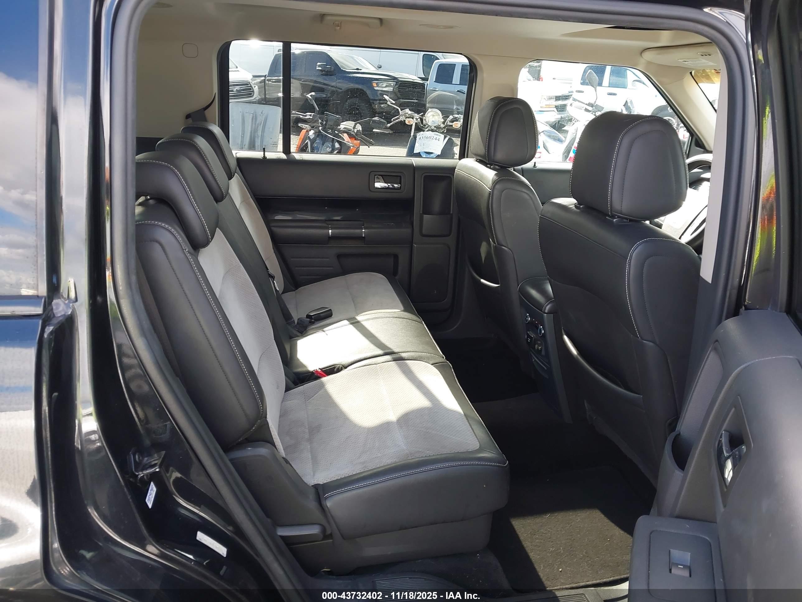 FORD FLEX image 8