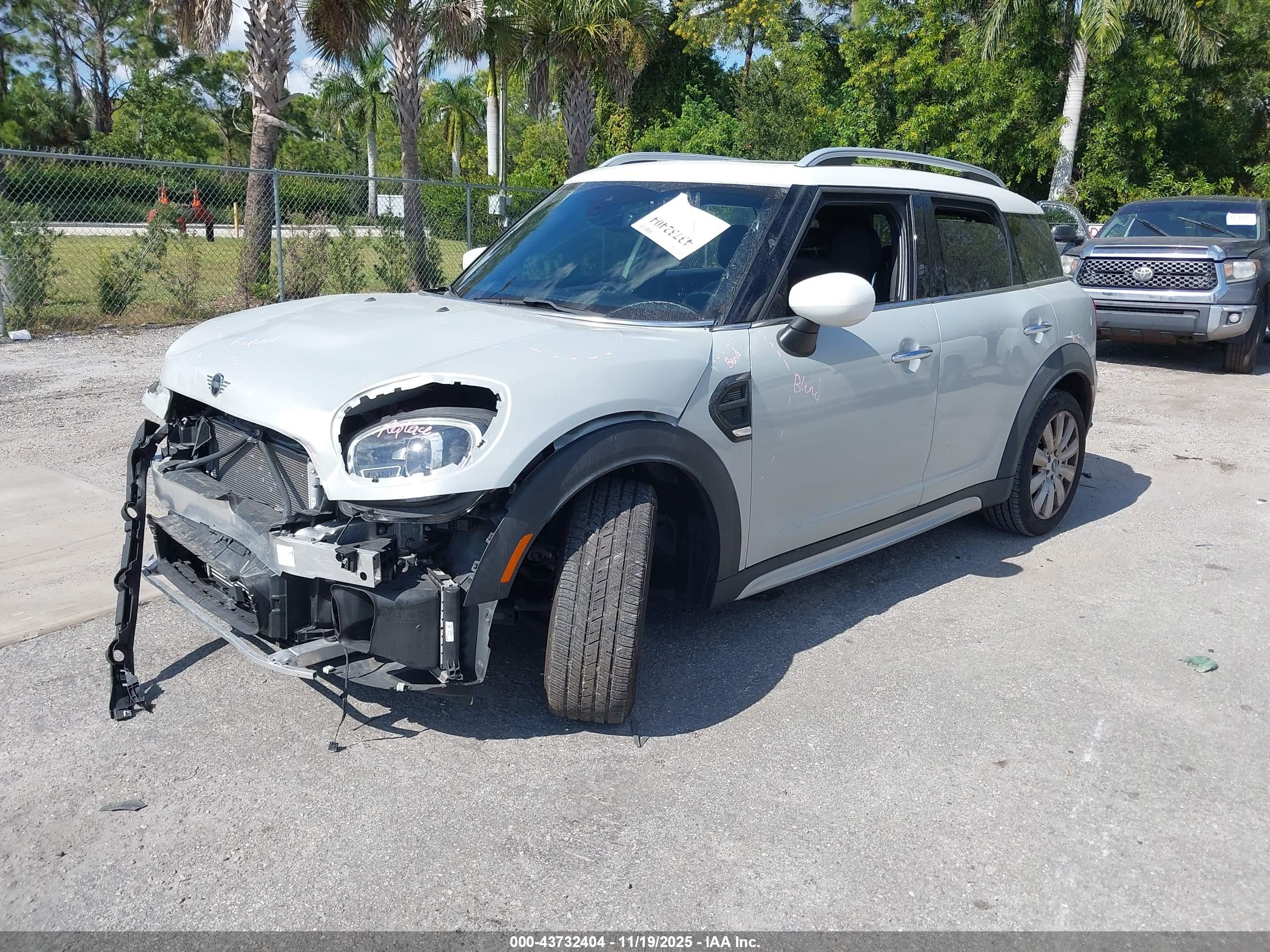 MINI COUNTRYMAN image 2