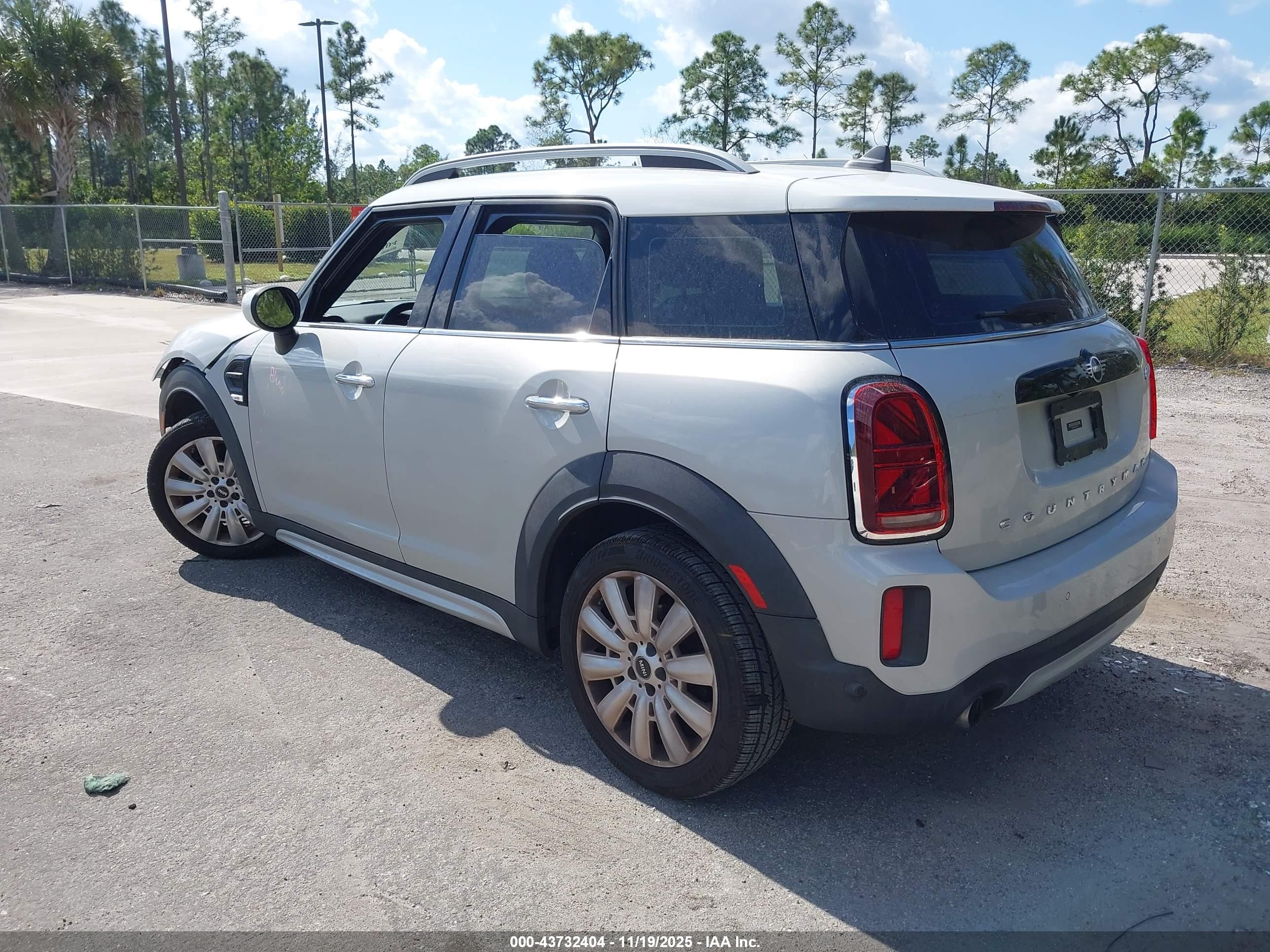 MINI COUNTRYMAN image 3