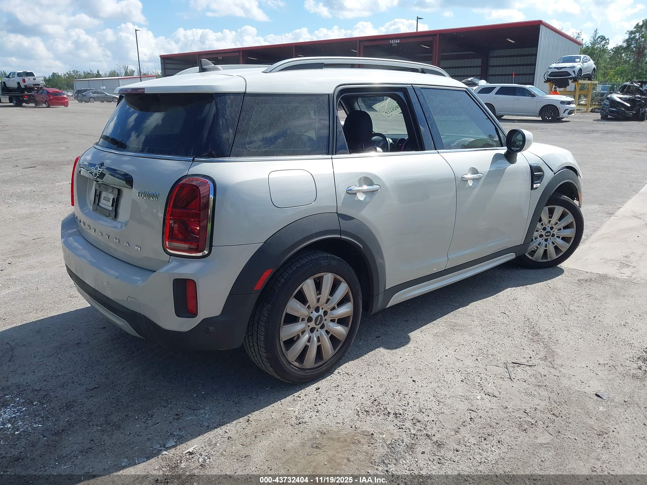 MINI COUNTRYMAN image 4