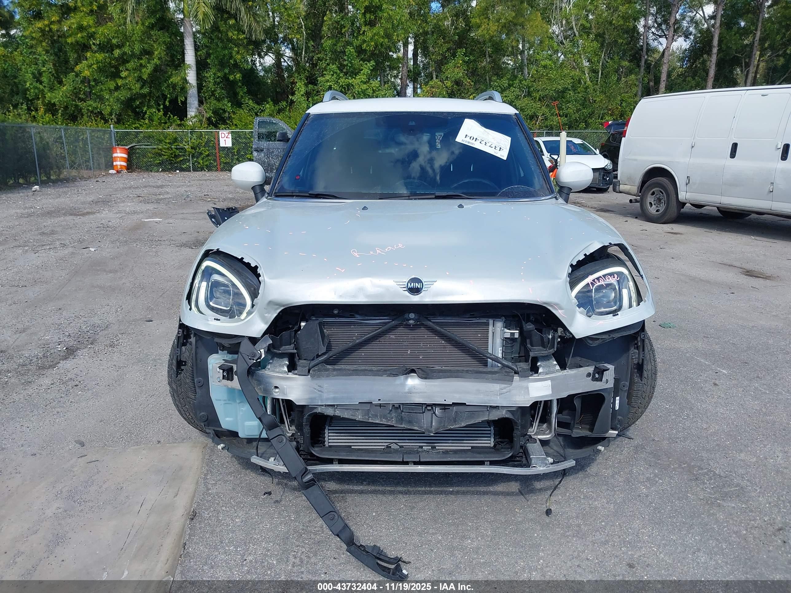 MINI COUNTRYMAN image 6