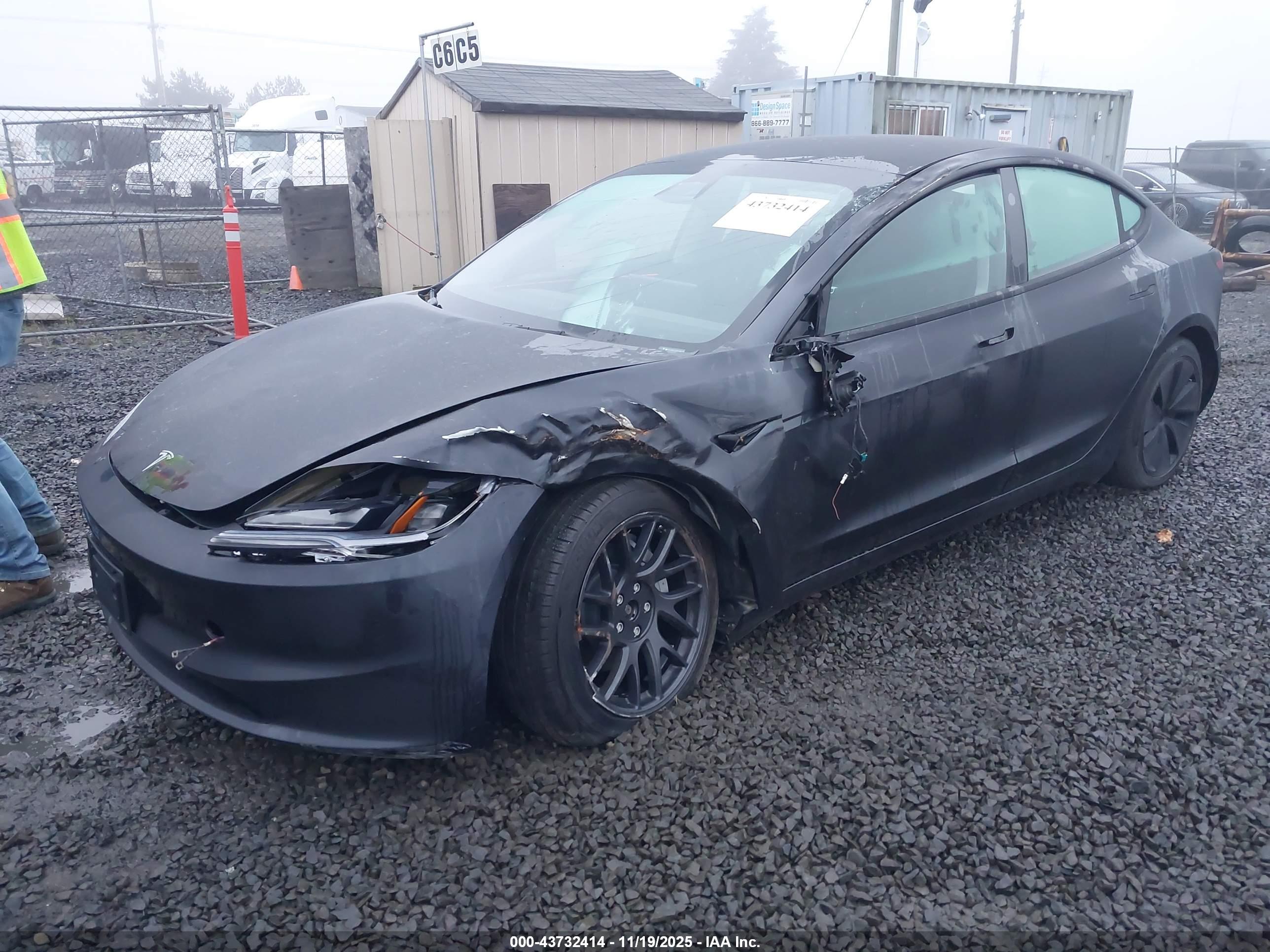 TESLA MODEL image 2