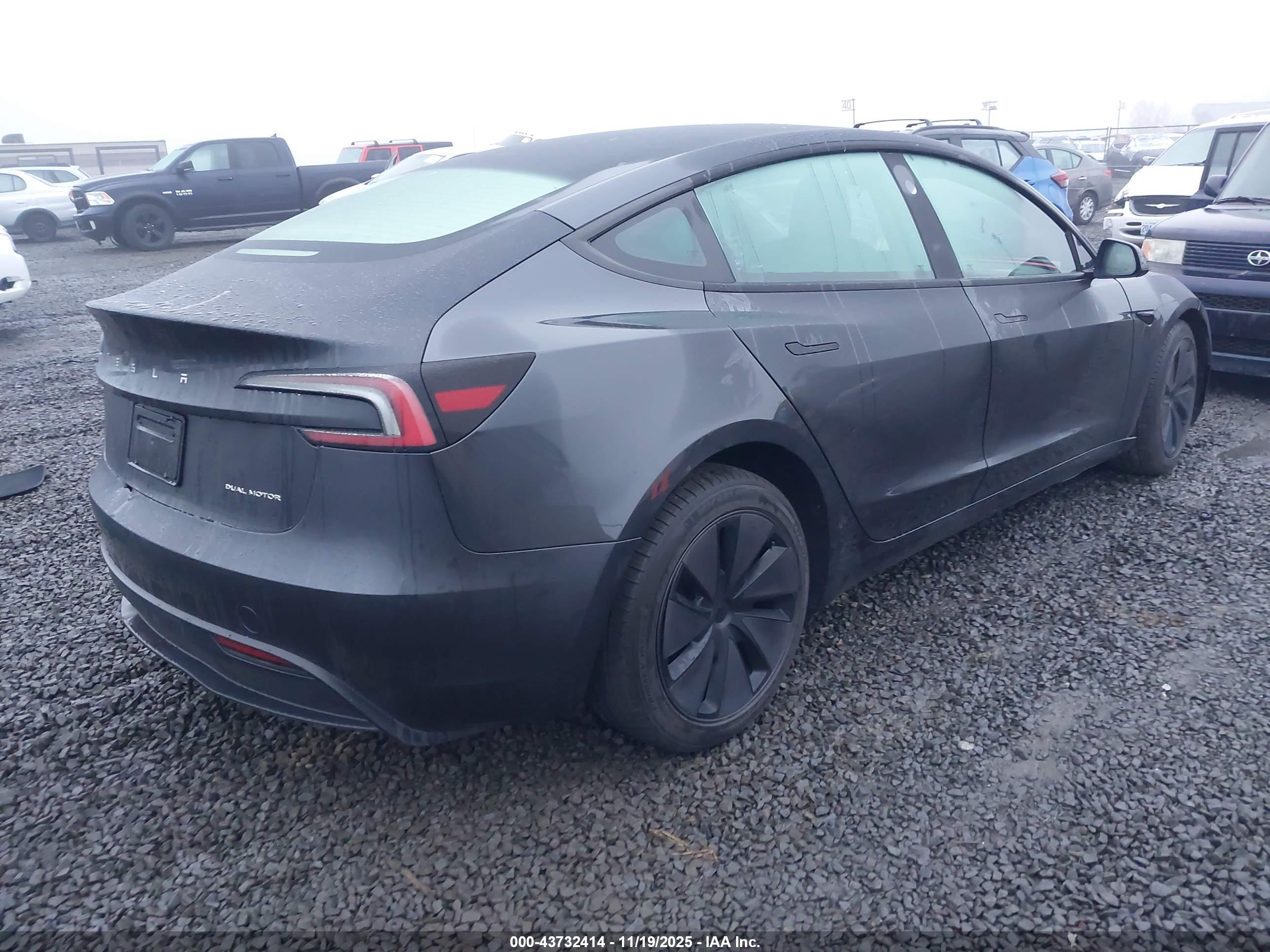 TESLA MODEL image 4