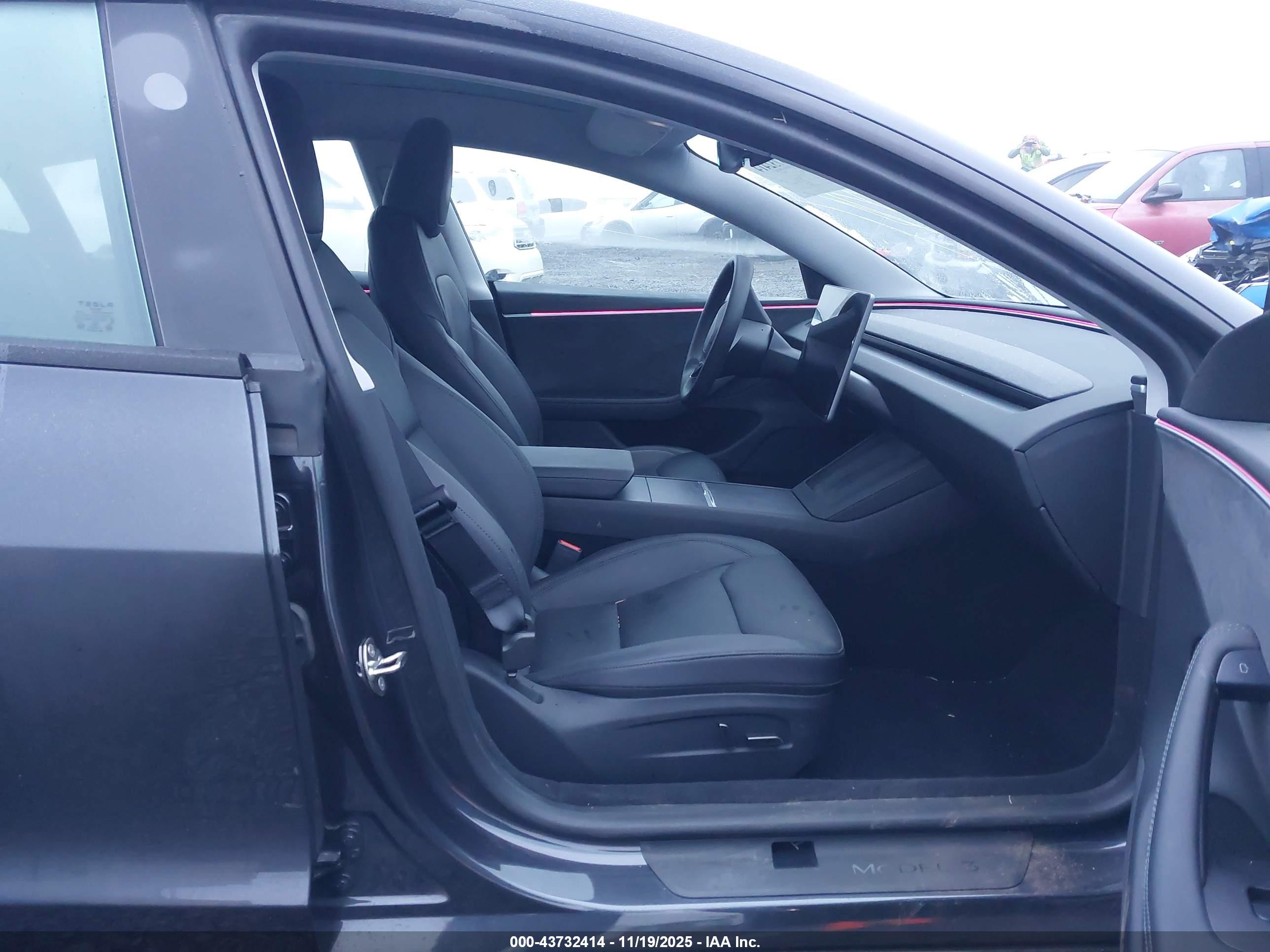 TESLA MODEL image 5