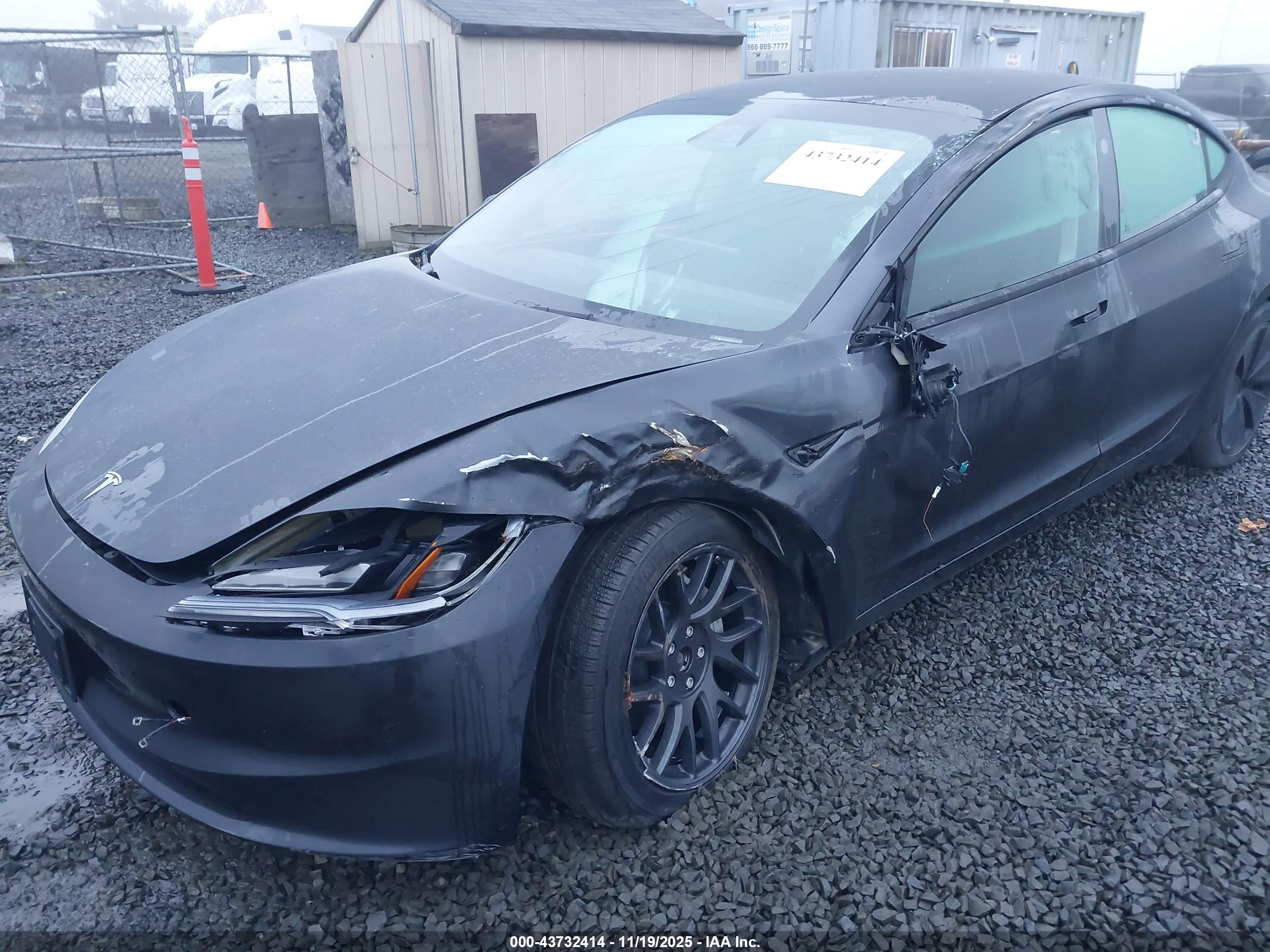 TESLA MODEL image 6