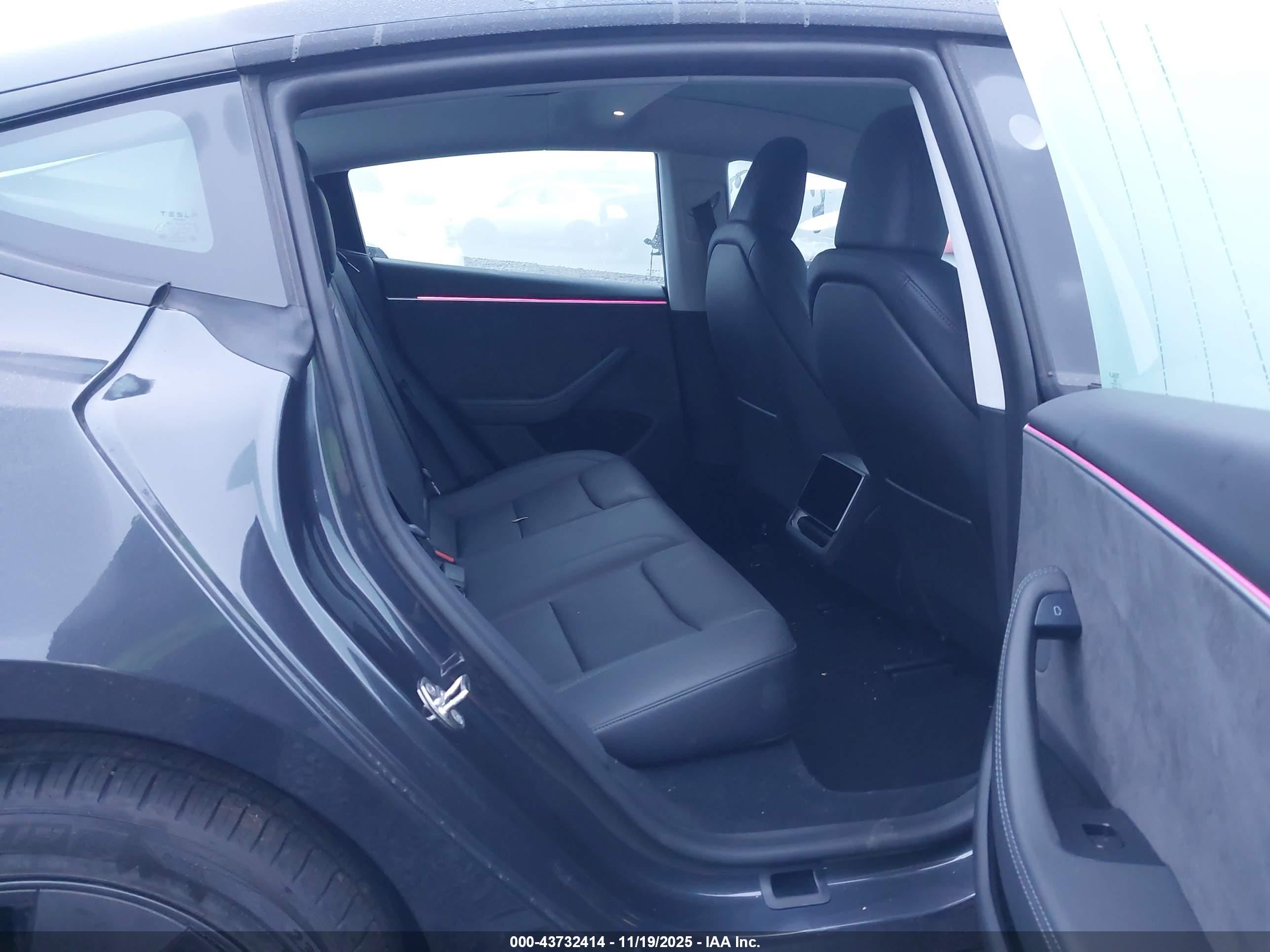 TESLA MODEL image 8