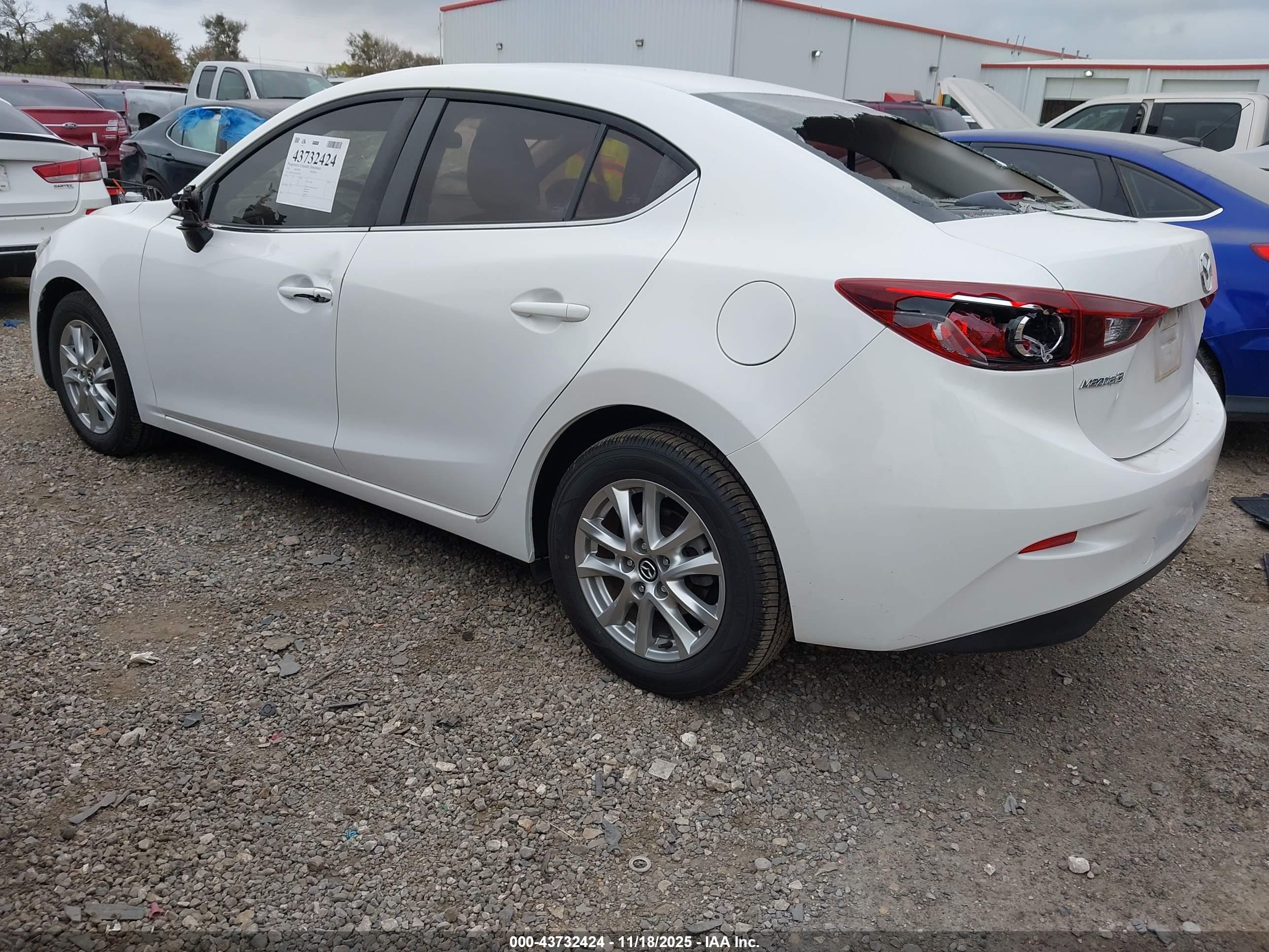 MAZDA MAZDA3 image 3