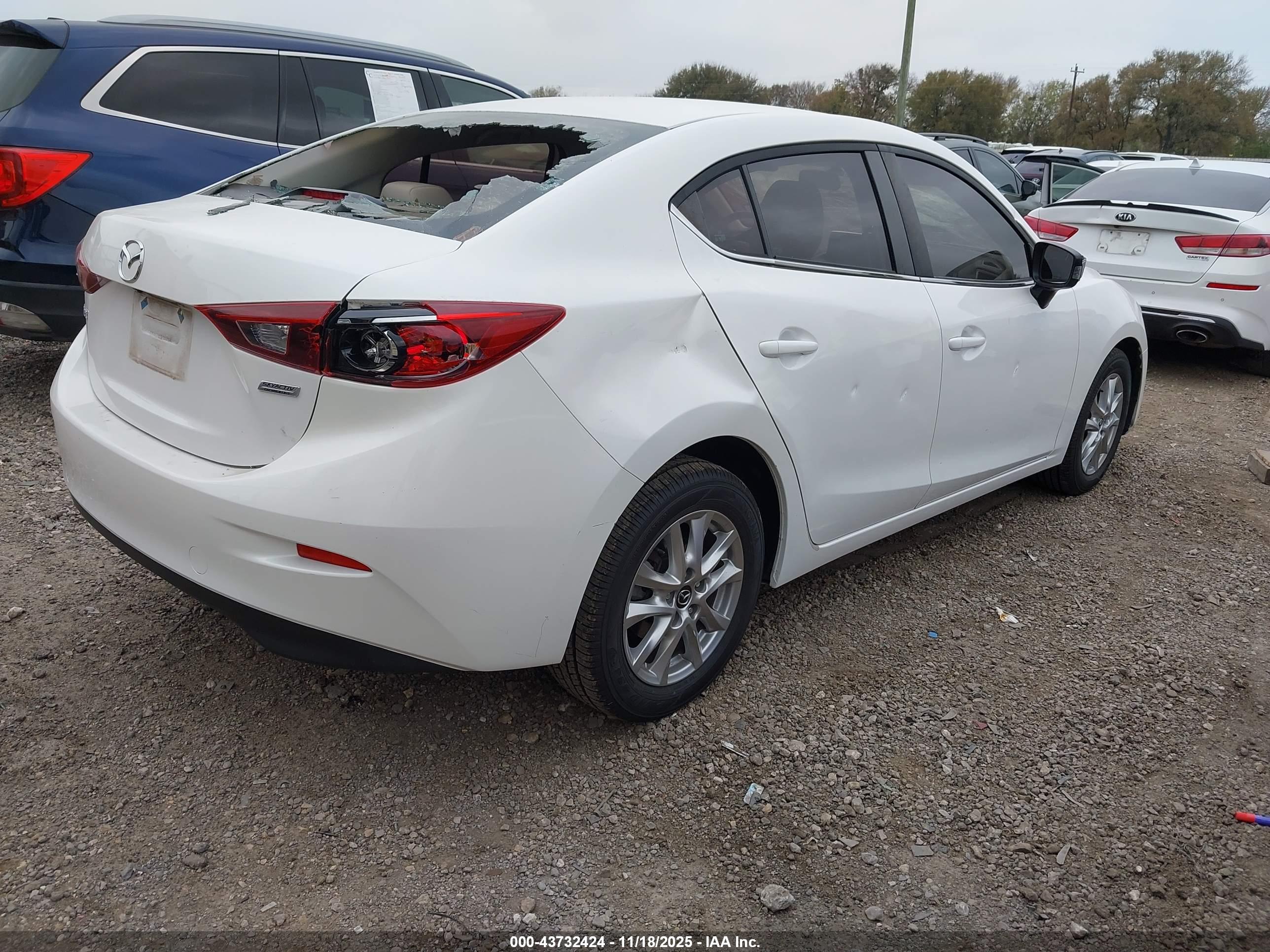 MAZDA MAZDA3 image 4