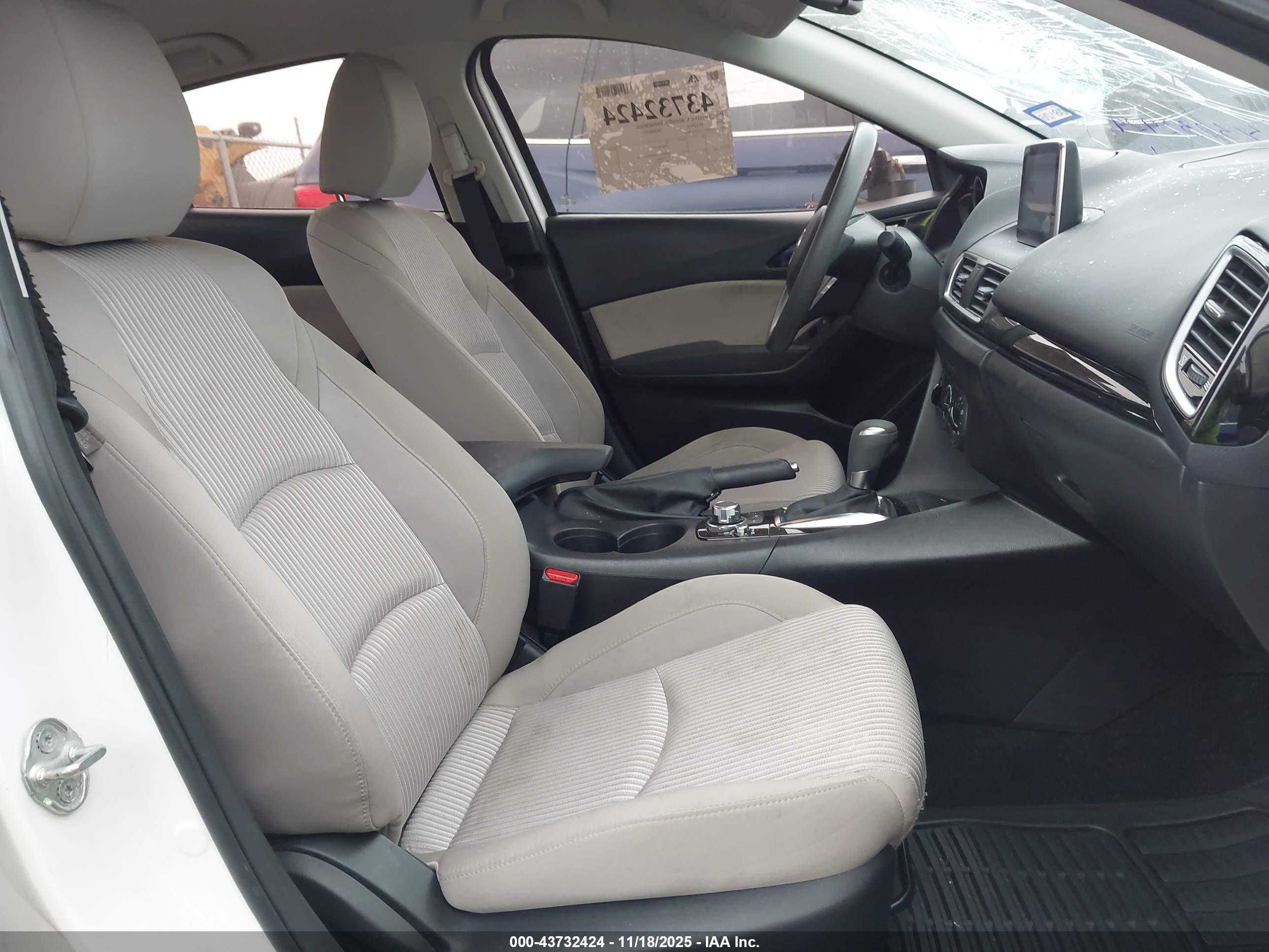 MAZDA MAZDA3 image 5