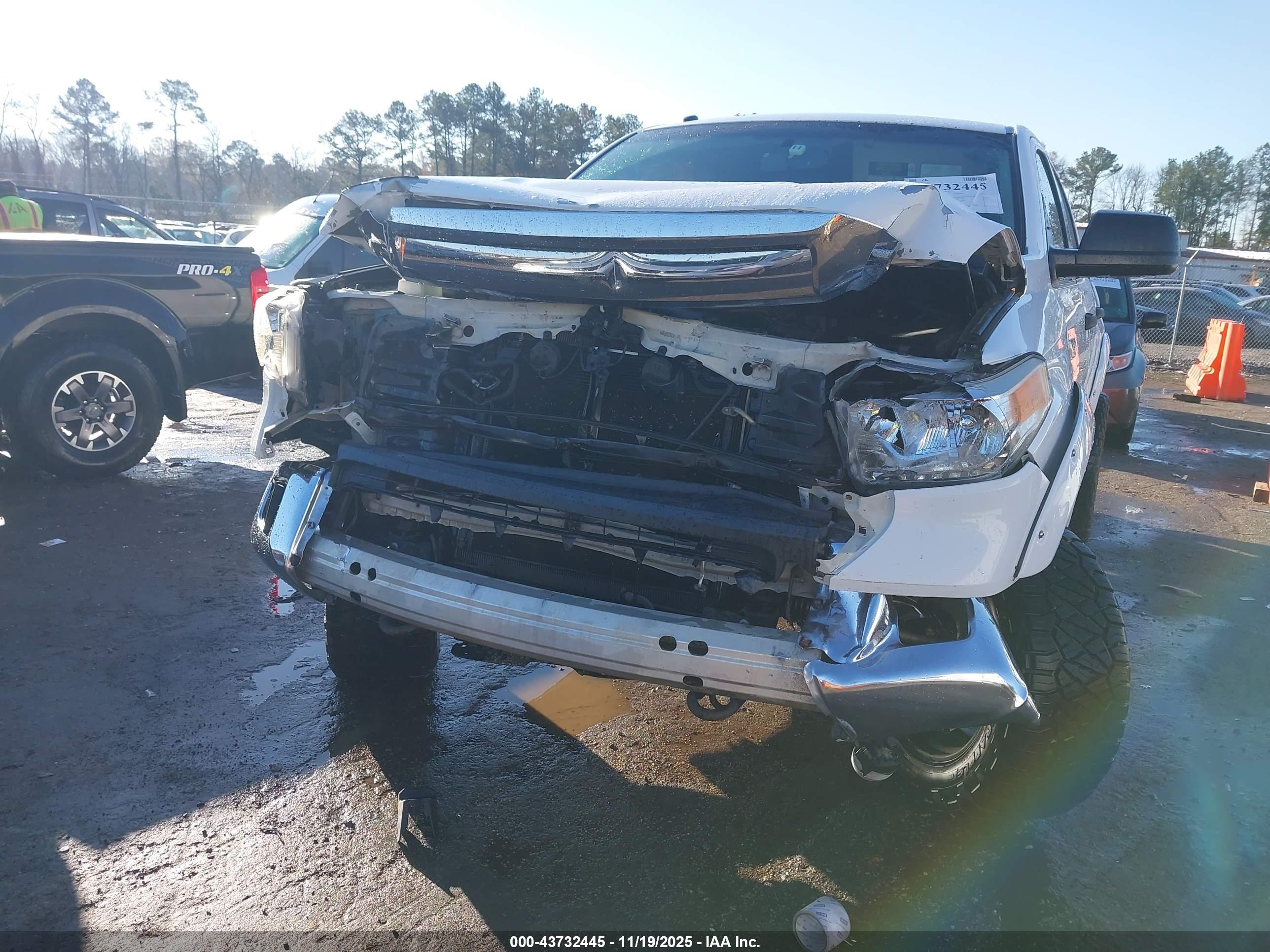 TOYOTA TUNDRA image 6