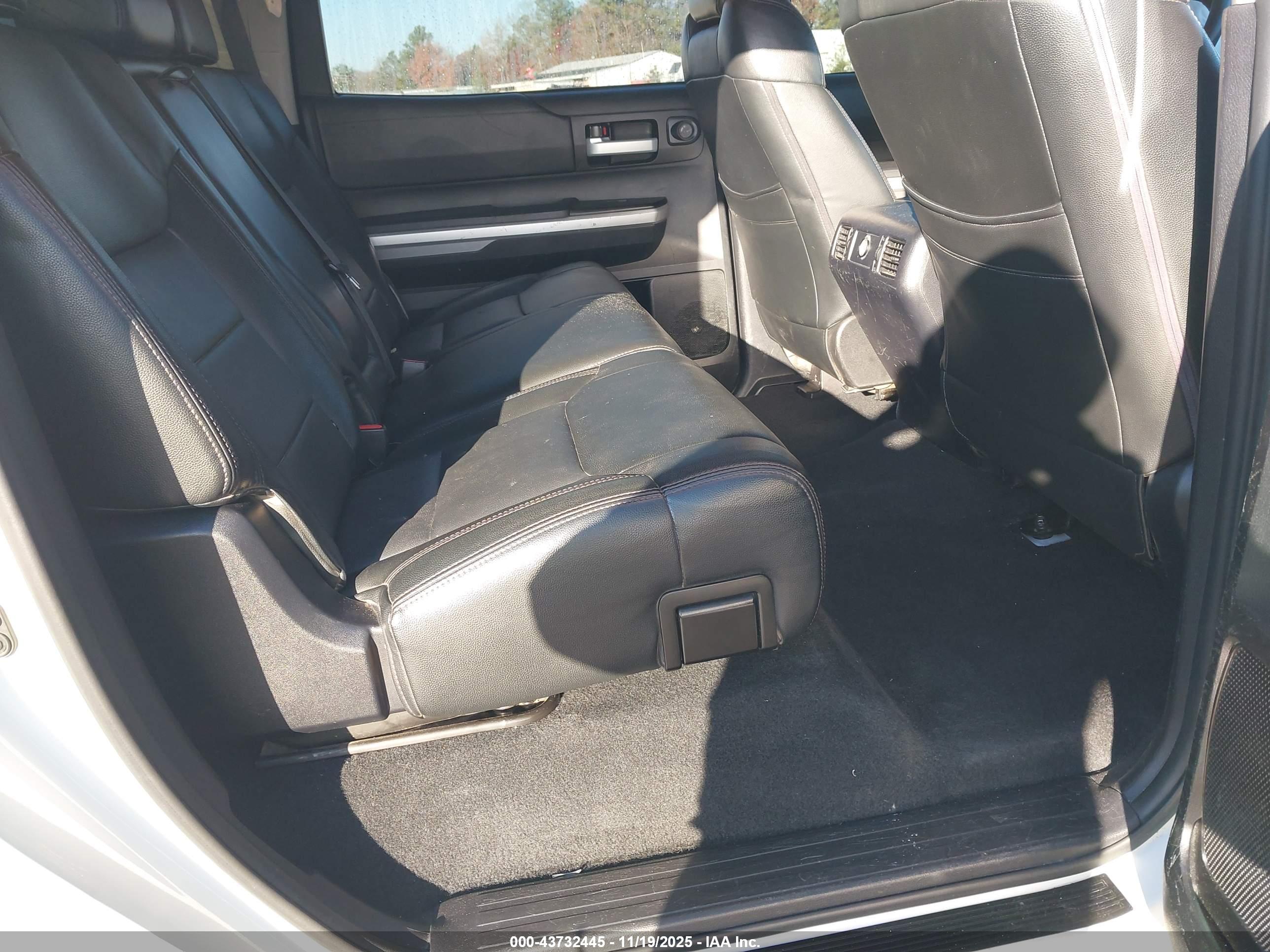 TOYOTA TUNDRA image 8