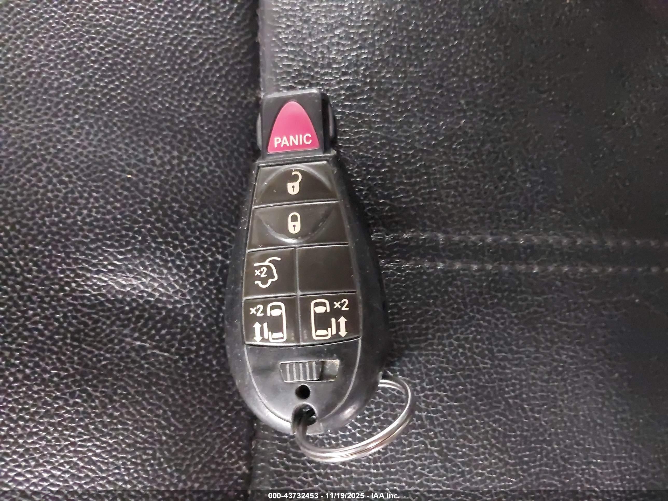 CHRYSLER TOWN image 11