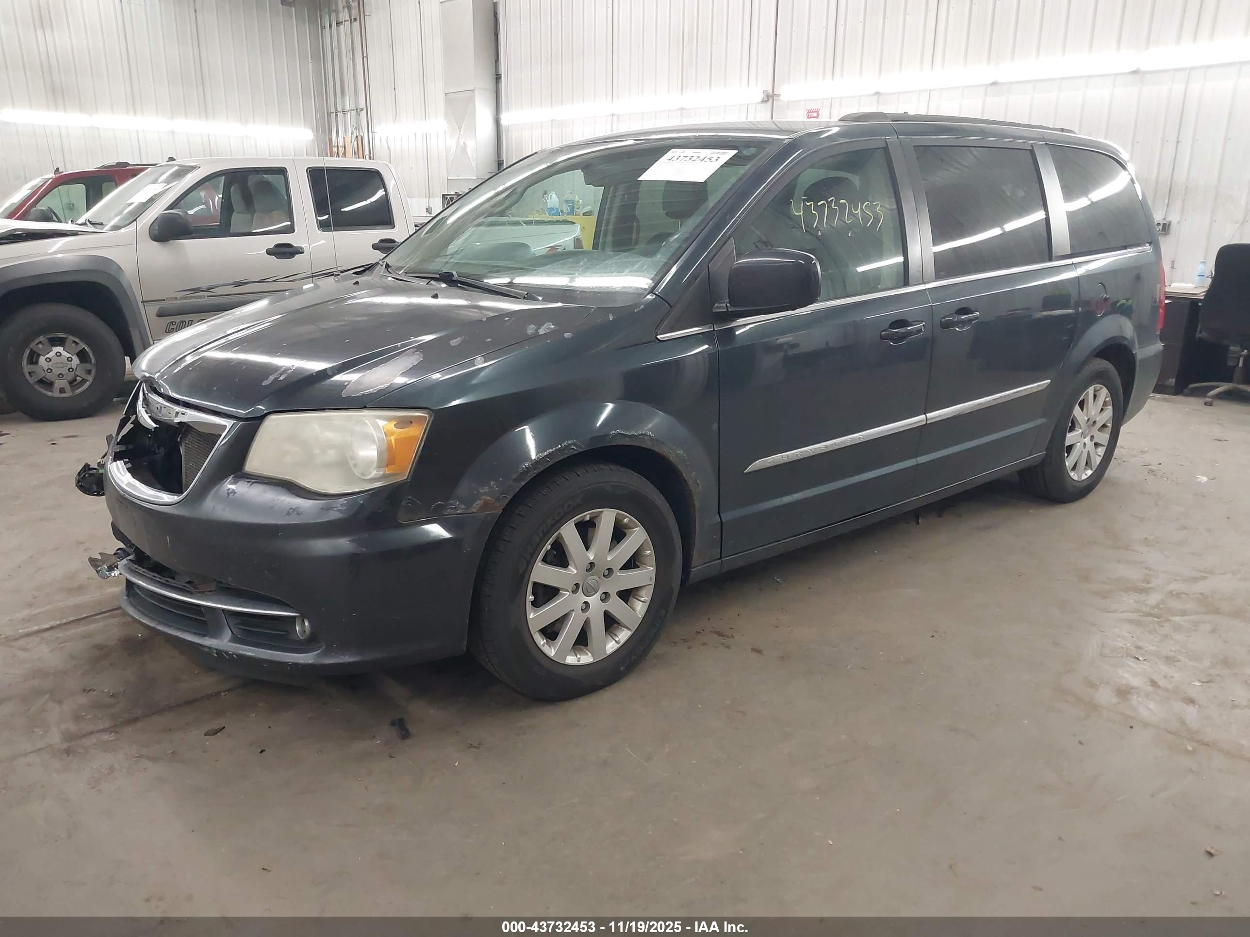 CHRYSLER TOWN image 2