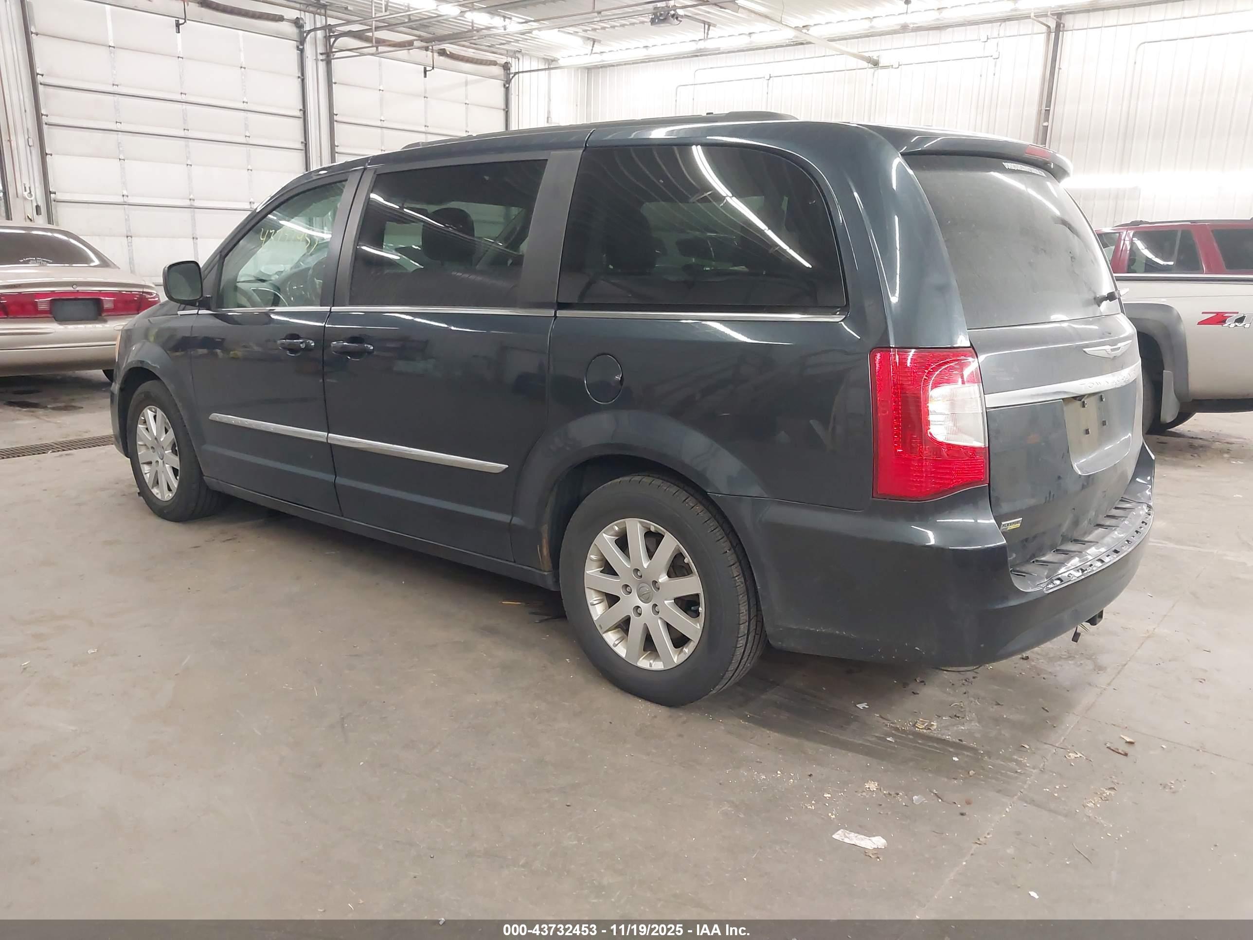 CHRYSLER TOWN image 3