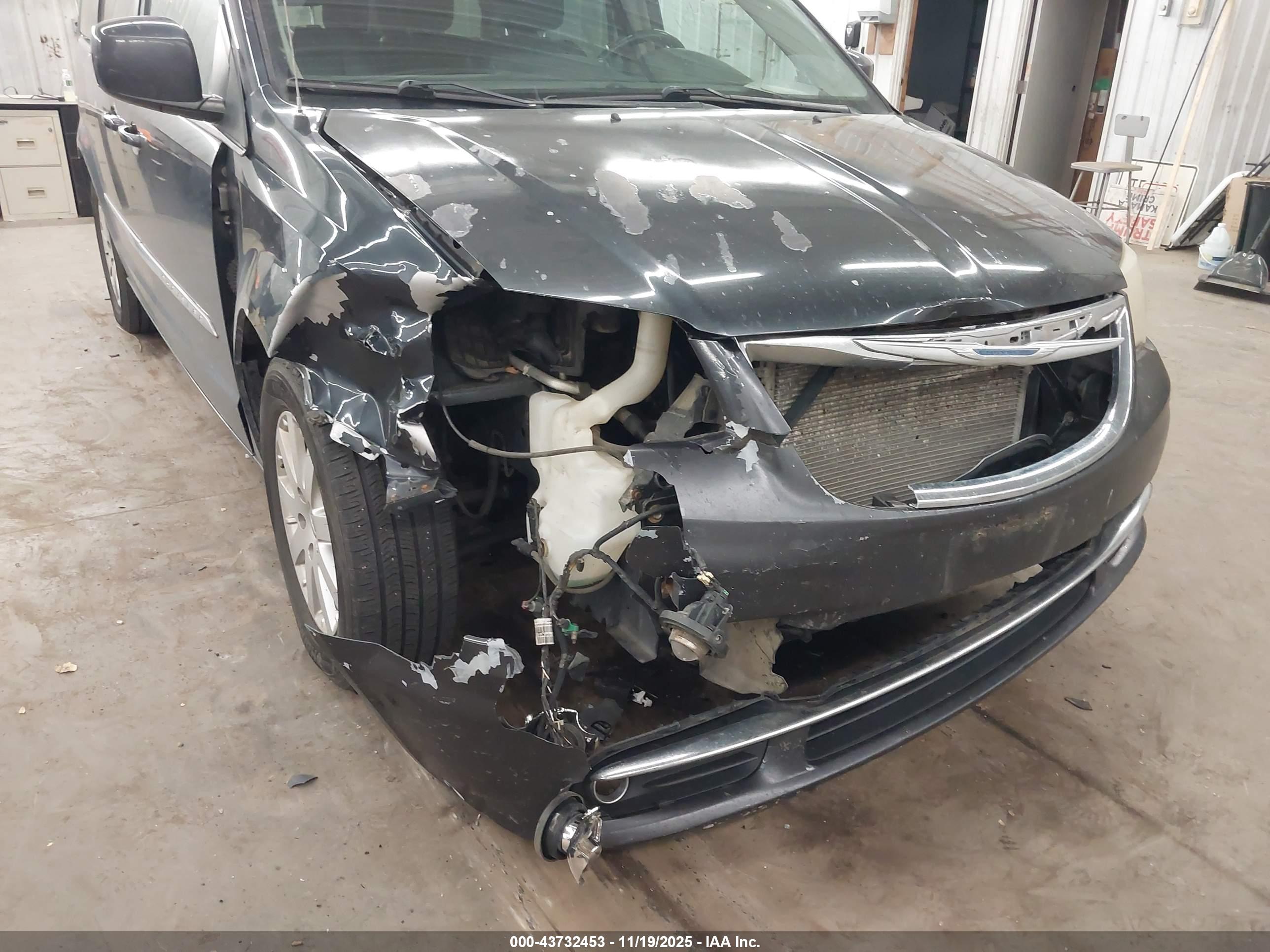 CHRYSLER TOWN image 6