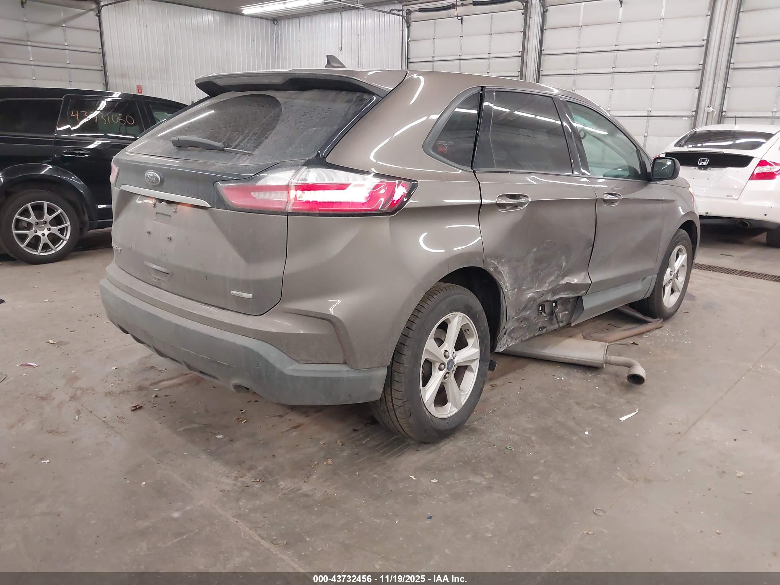 FORD EDGE image 4