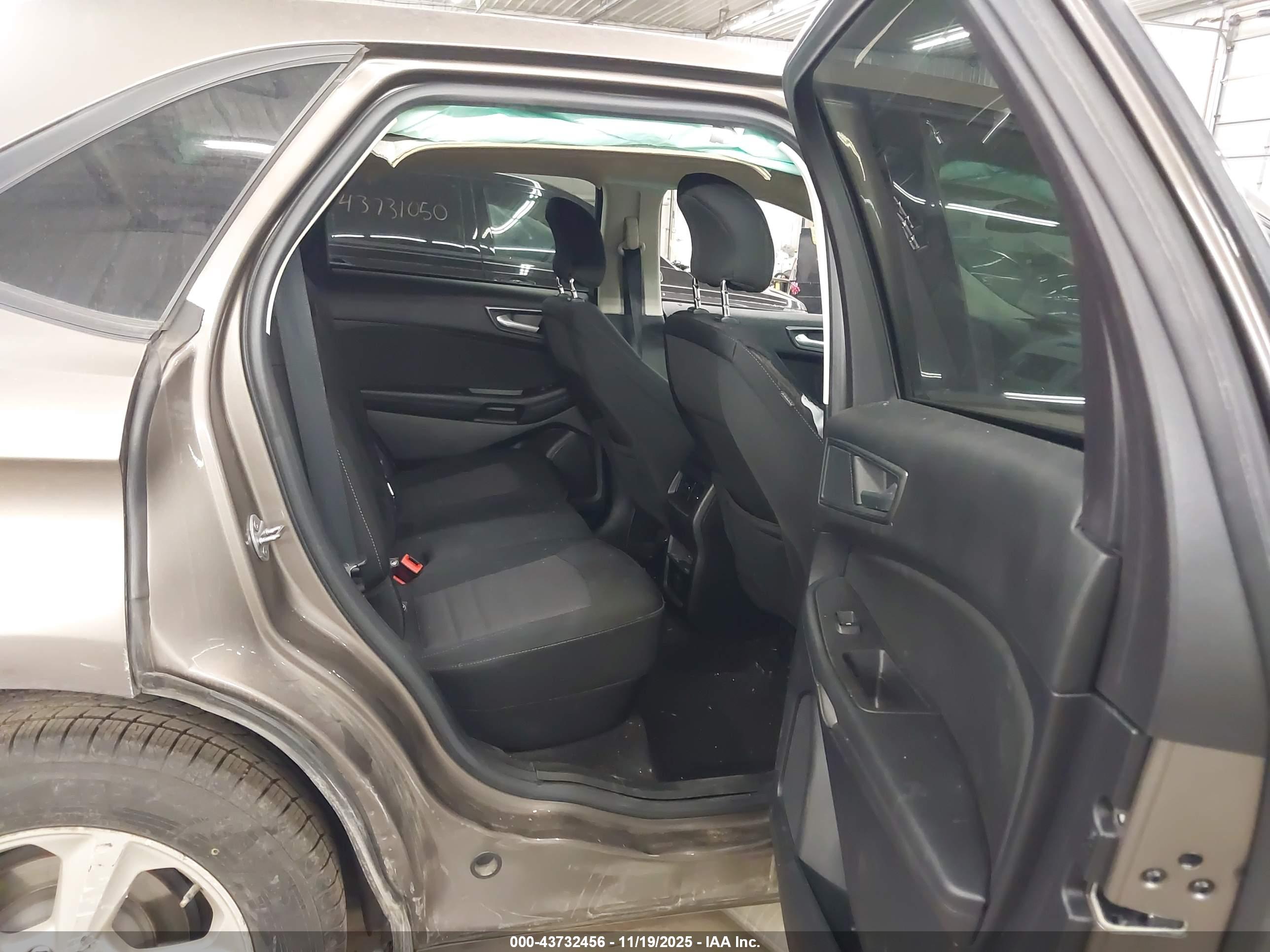 FORD EDGE image 8
