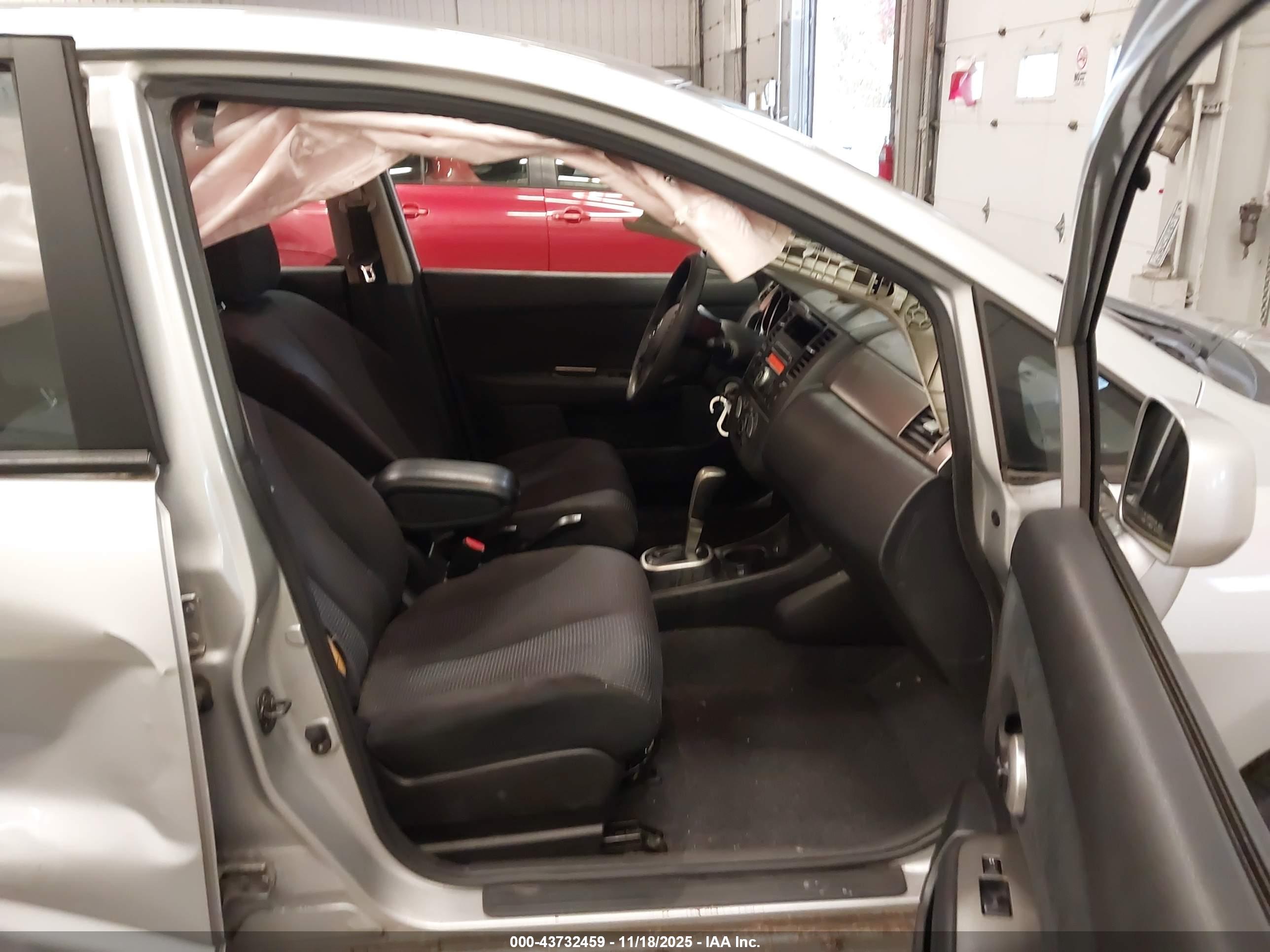 NISSAN VERSA image 5