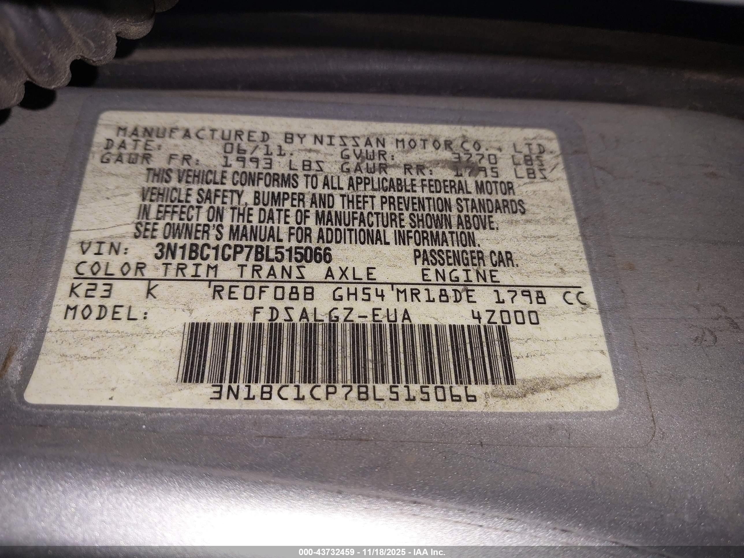 NISSAN VERSA image 9