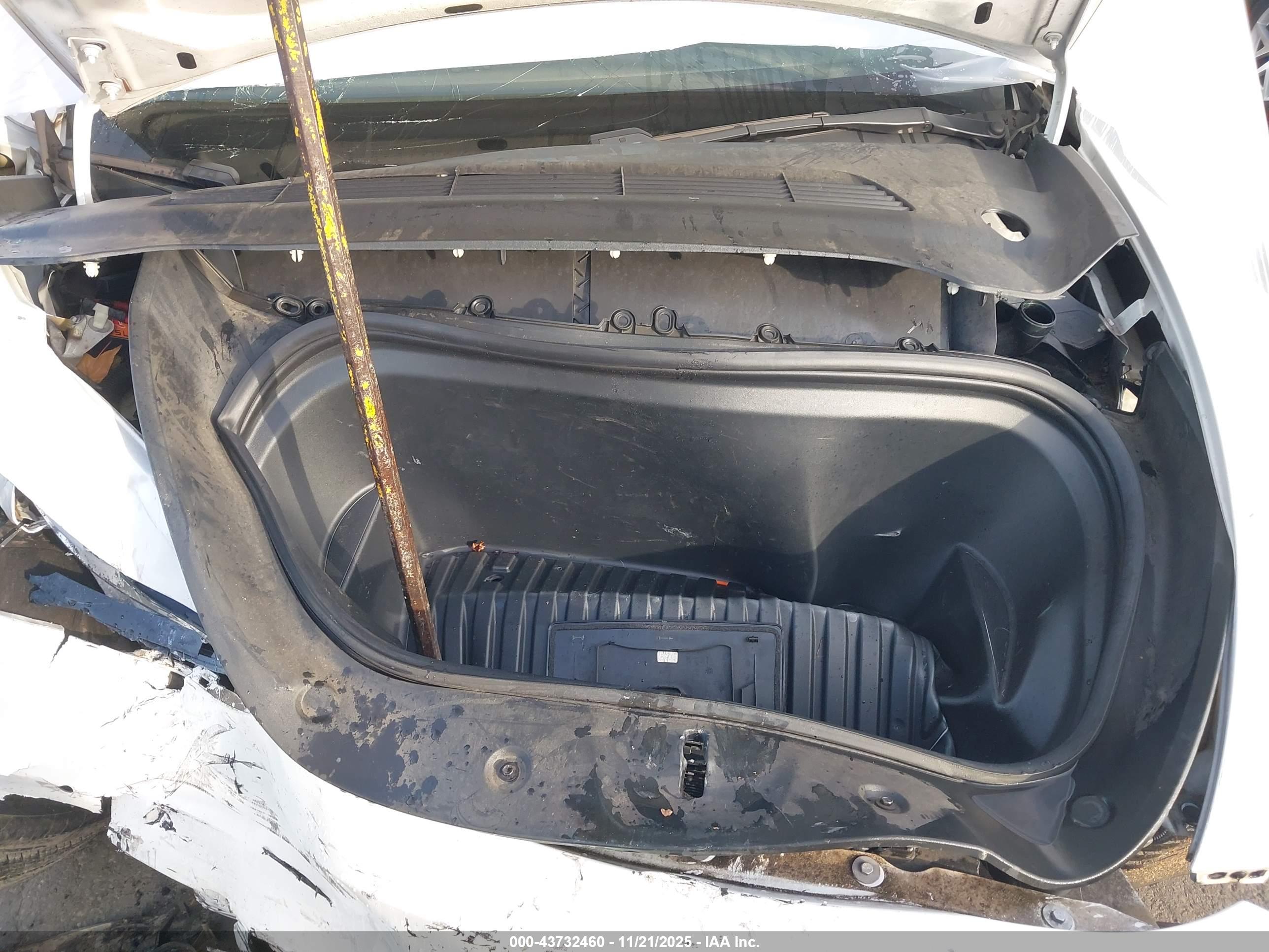 TESLA MODEL image 10